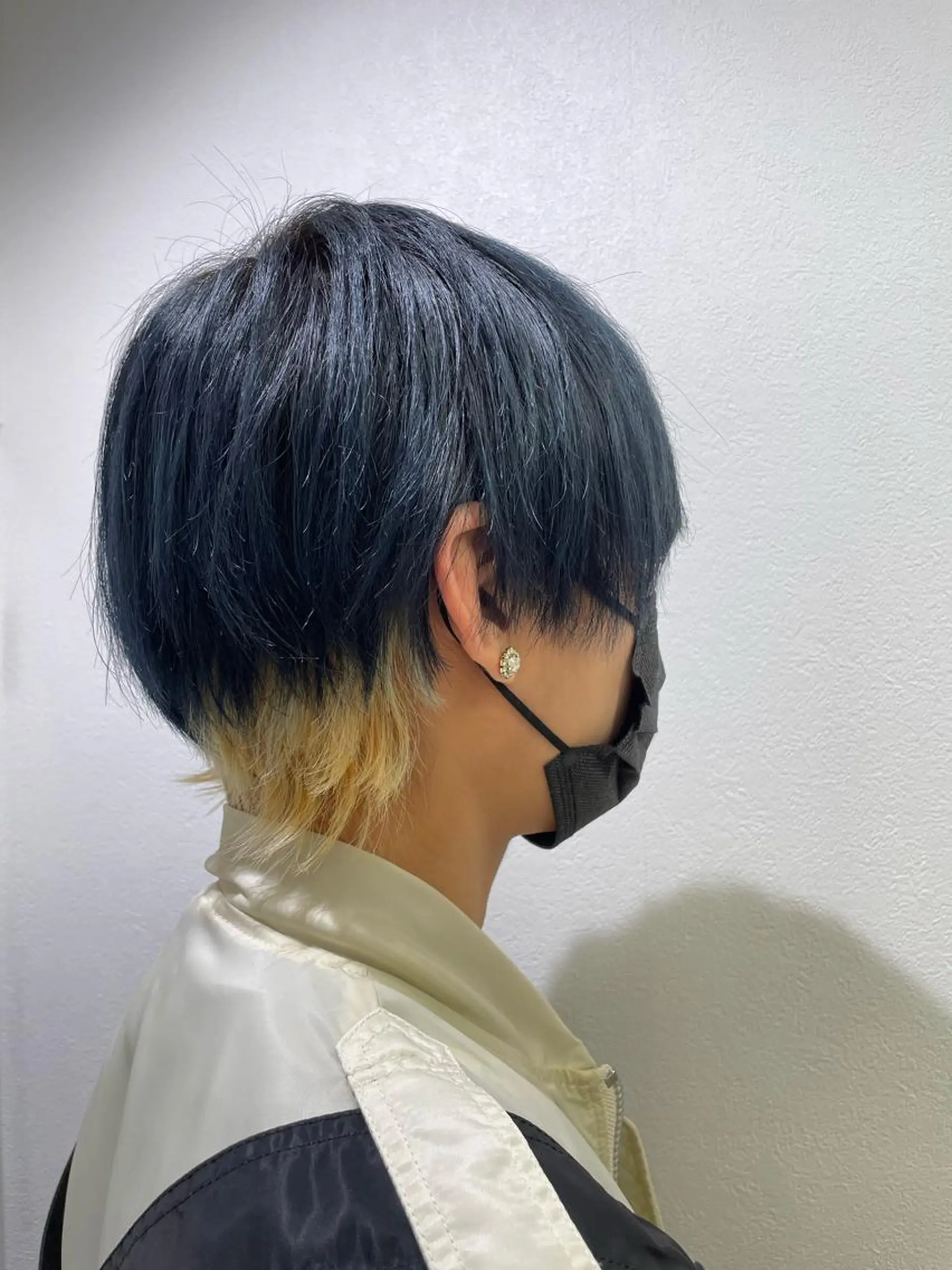 カラー メンズ 秋葉原オタク向け美容室OFF-KAi!!所属・渡部凌我 小顔ウルフ ハイトーンカラーのヘアスタイル