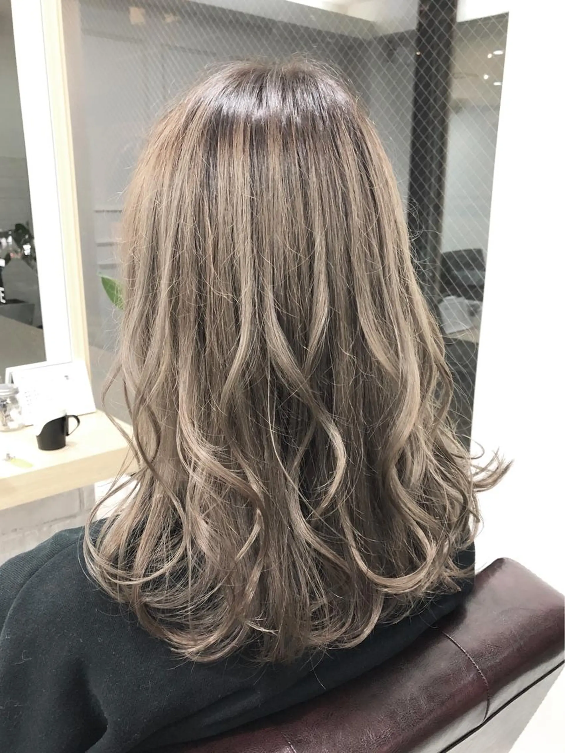 ミディアム カラー イエローカラー Zina 難波所属・YUDA 湯田のヘアスタイル