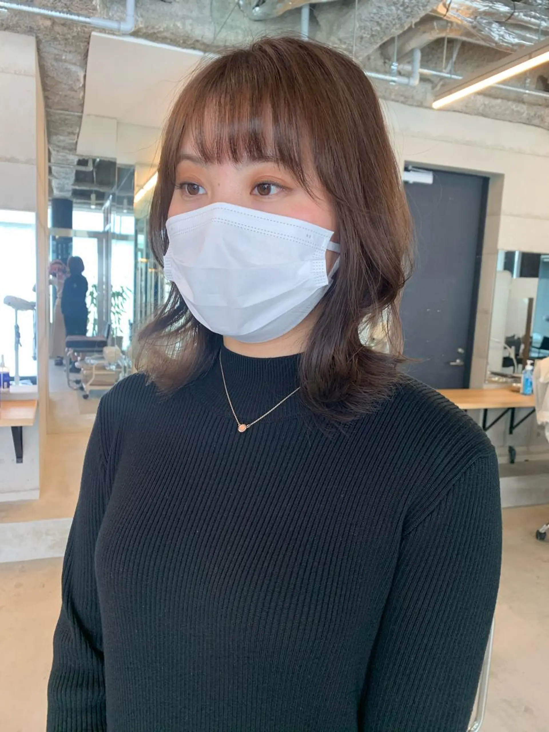 ミディアム カラー イヤリングカラー グレージュ インナーカラー くびれヘア 髪質改善 カット ヘアカラー トリートメント ヘッドスパ 透明感/オリーブ/ グレージュ/YUKAのヘアスタイル