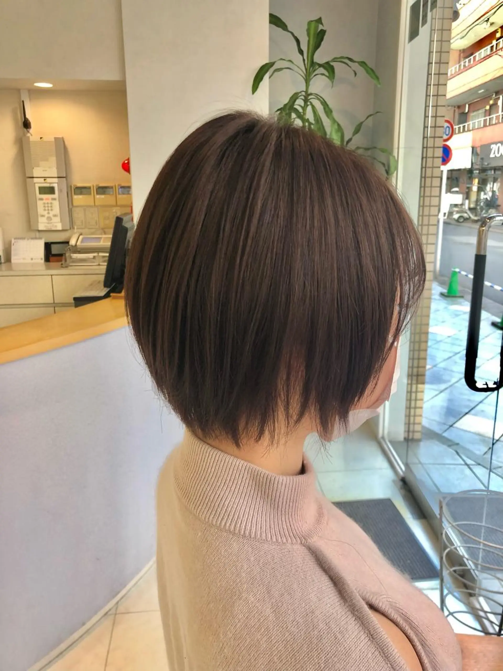 ショート カラー グレージュ ラベンダーカラー ラベンダーグレージュ ラベンダーグレー カット ヘアカラー トリートメント 阿部 美咲のヘアスタイル