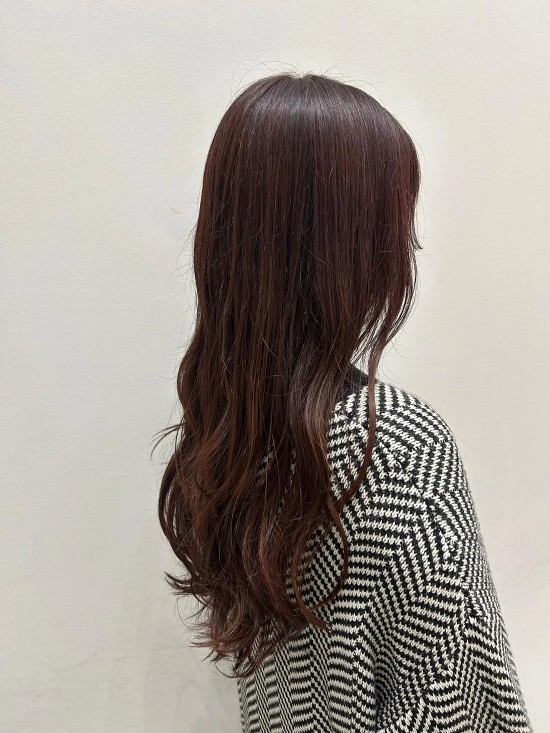 ロング カラー レッドカラー 河野 いずみのヘアスタイル