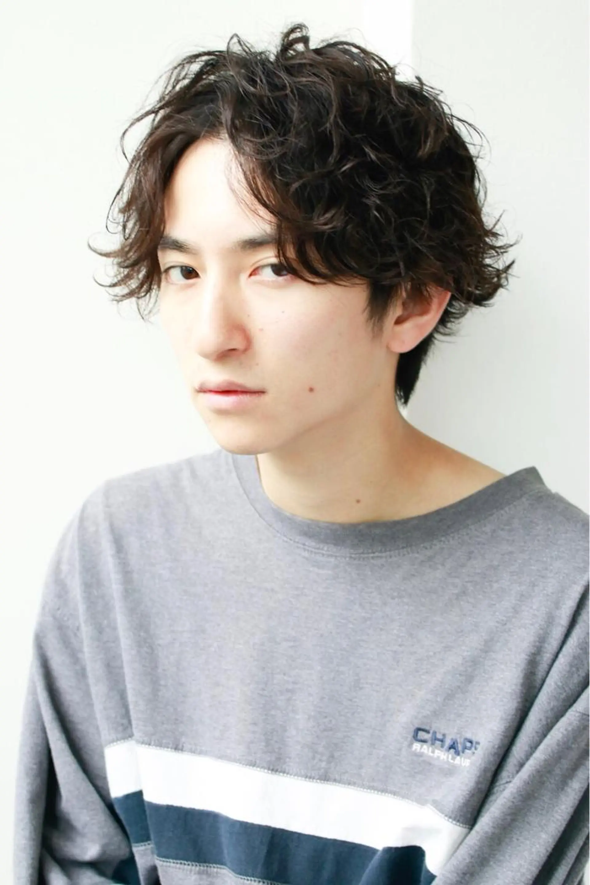 ミディアム カラー パーマ メンズ センターパート 赤み消し🌿 透明感カラー🫧のヘアスタイル