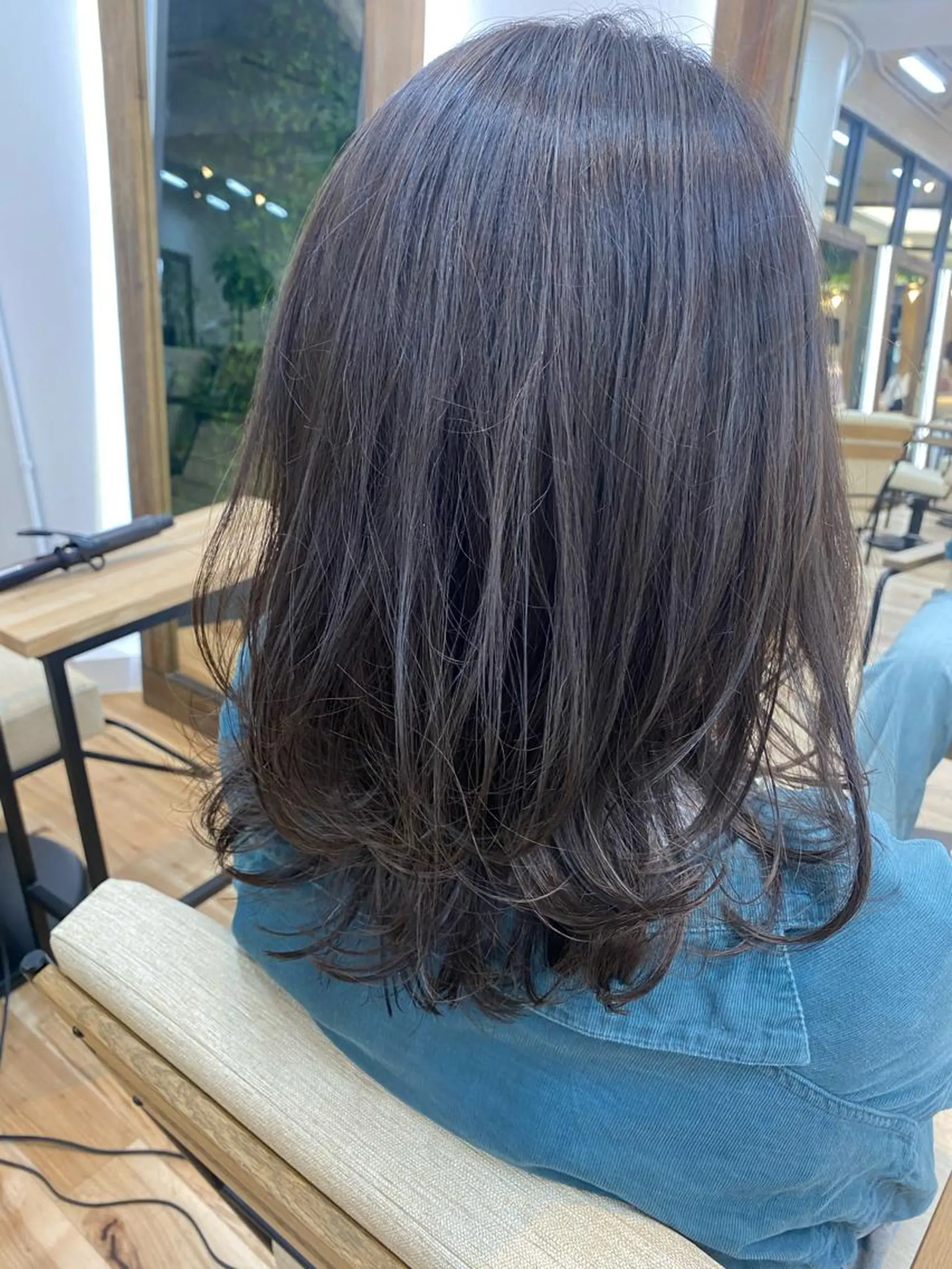 ミディアム ウルフカット おおつき ありかのヘアスタイル