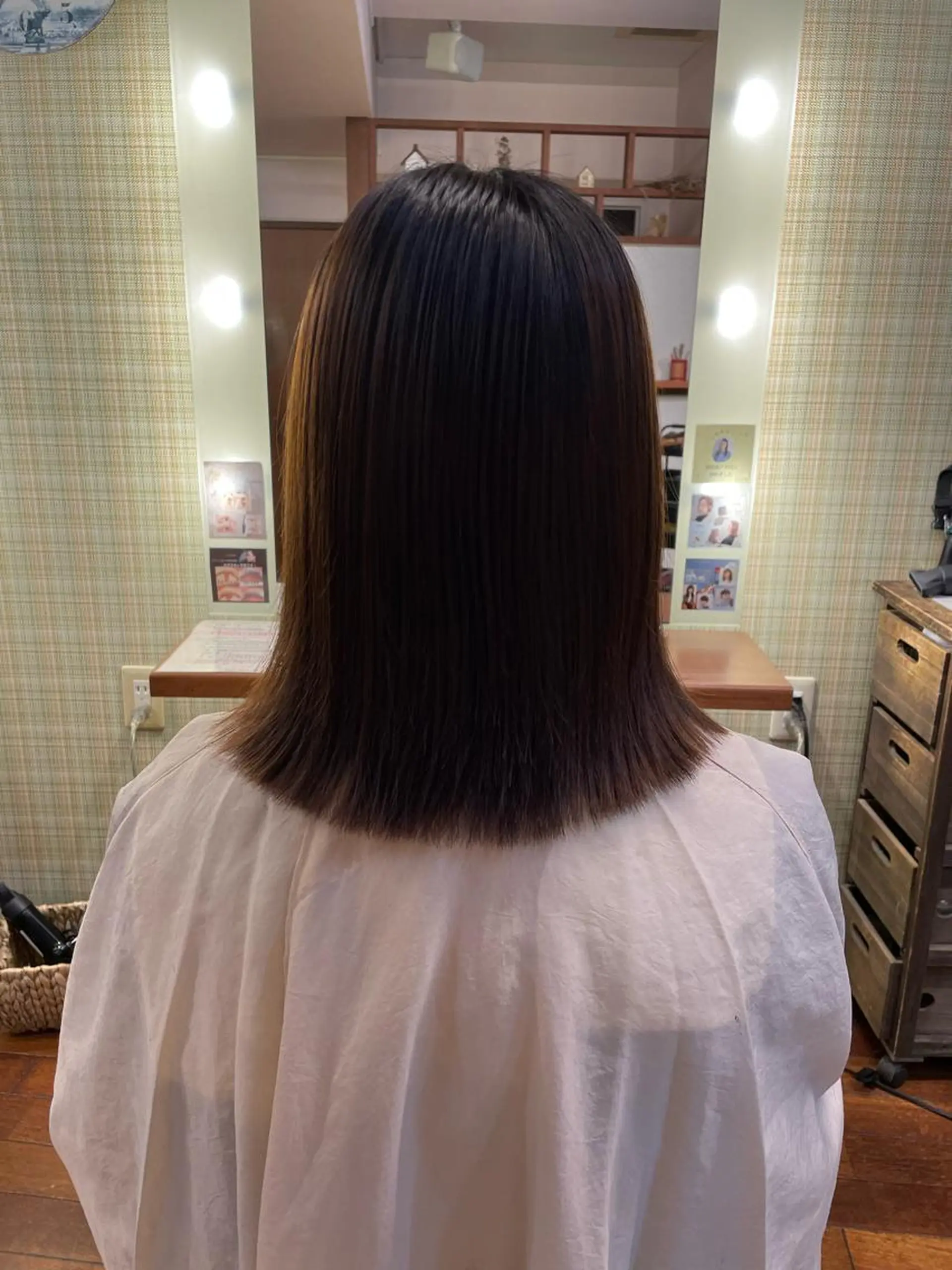 ミディアム 西野 衣織のヘアスタイル