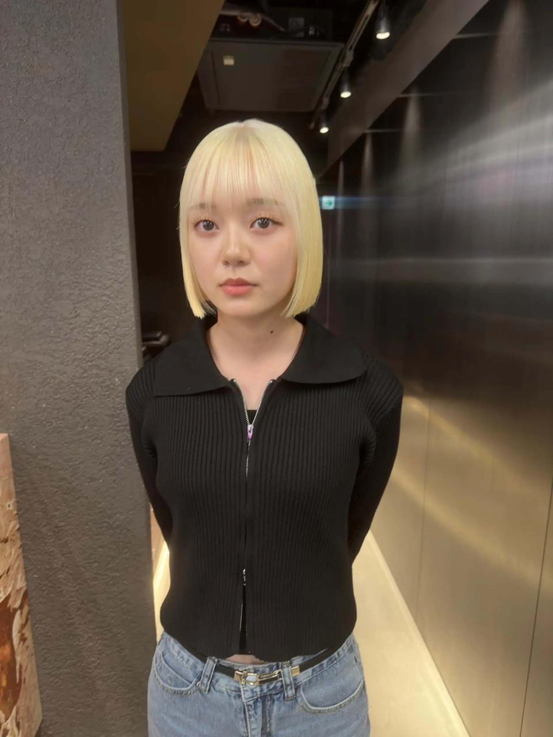 ショート カラー ブロンド ホワイトブロンド ボブ カット ヘアカラー トリートメント 鈴木/ミルクティー/ ブリーチ/ボブ/のヘアスタイル