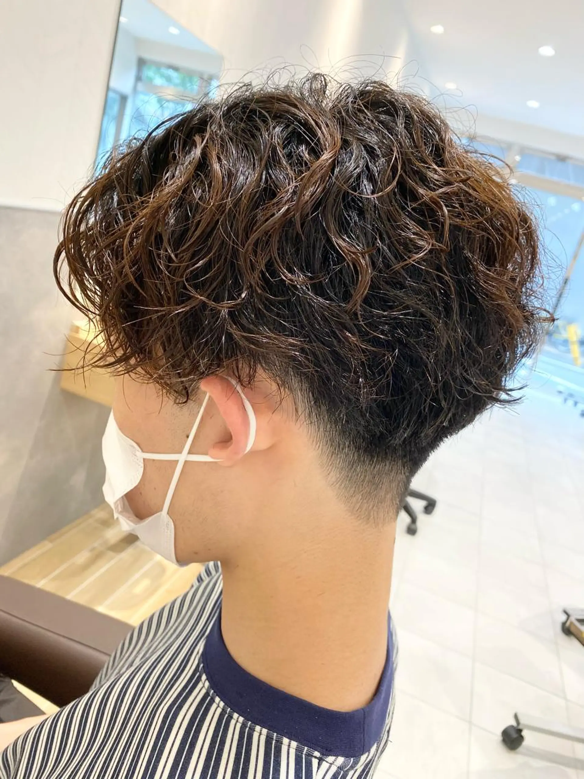 ミディアム パーマ メンズ ミディアムパーマ フェードカット メンズパーマ 波巻きパーマ スパイラルパーマ カット パーマ トリートメント ヘッドスパ ヘアセット 💈メンズ特化 美容師サキ💈のヘアスタイル