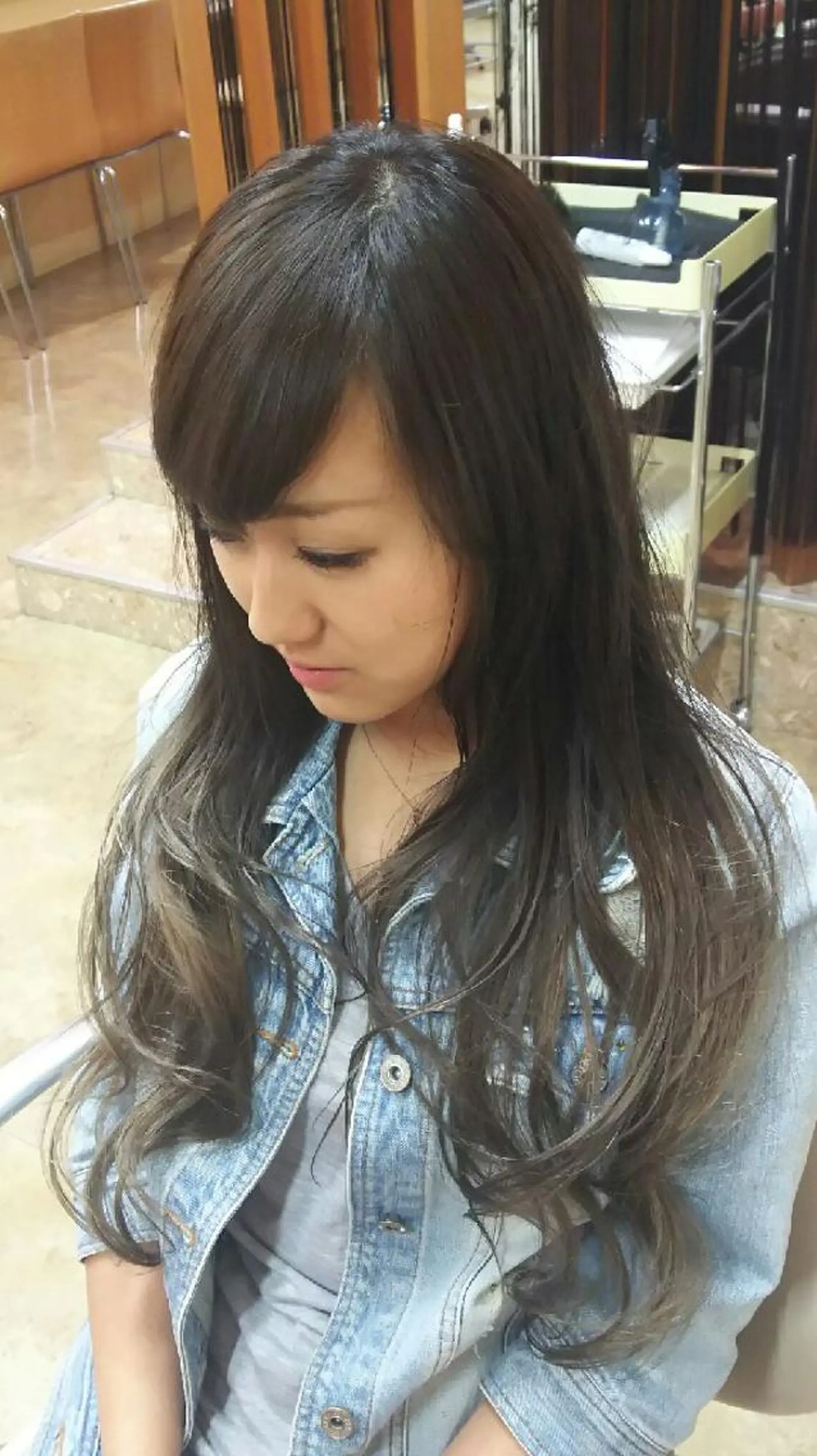 セミロング カラー ブリーチ ダブルカラー グレージュ レイヤーカット 脇田 雄大のヘアスタイル