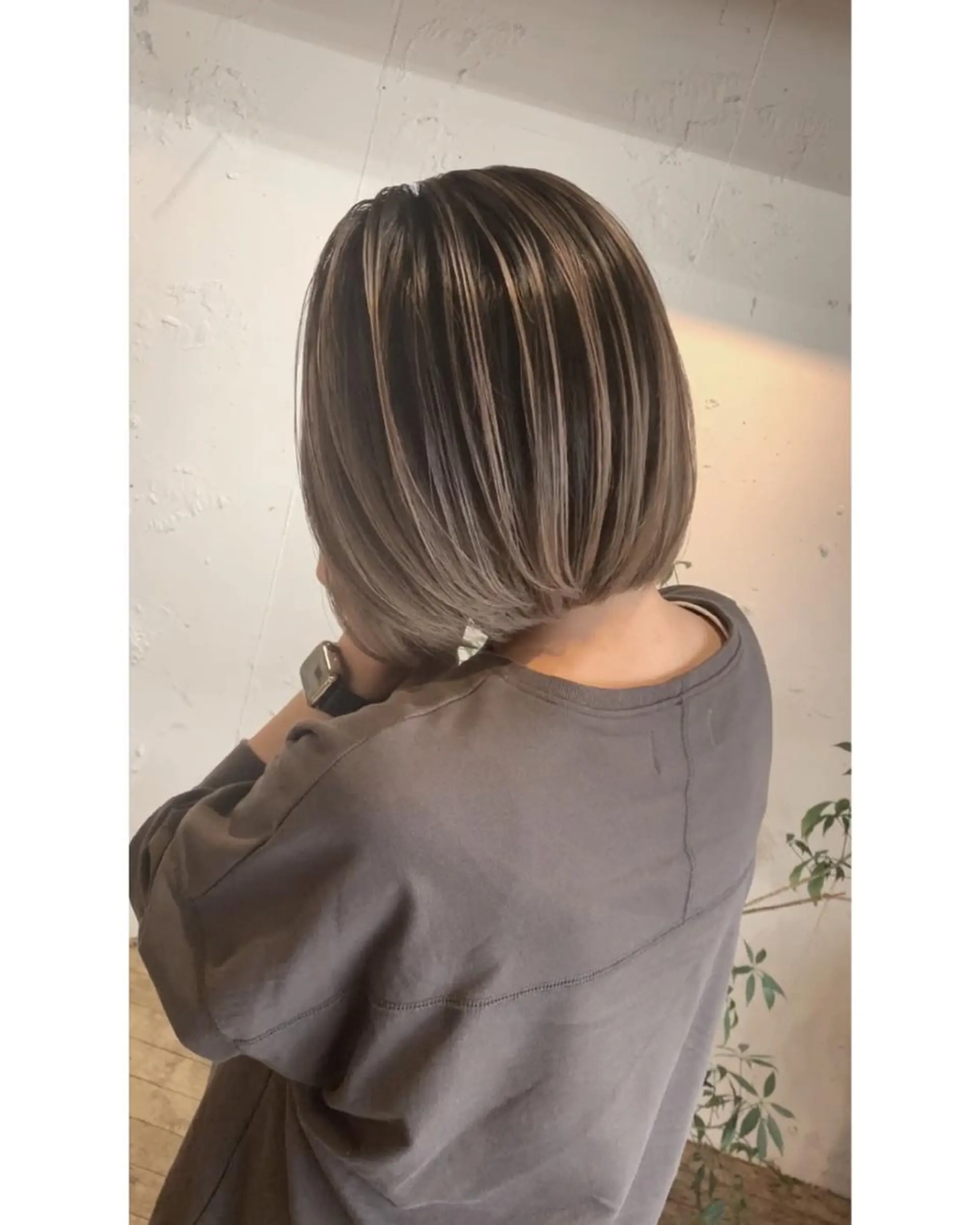 ミディアム カラー バレイヤージュ ミストバング ブリーチ  フェイスフレーミング グレージュ Beyond（kitaro）所属・石井辰功也 フリーランス美容師のヘアスタイル