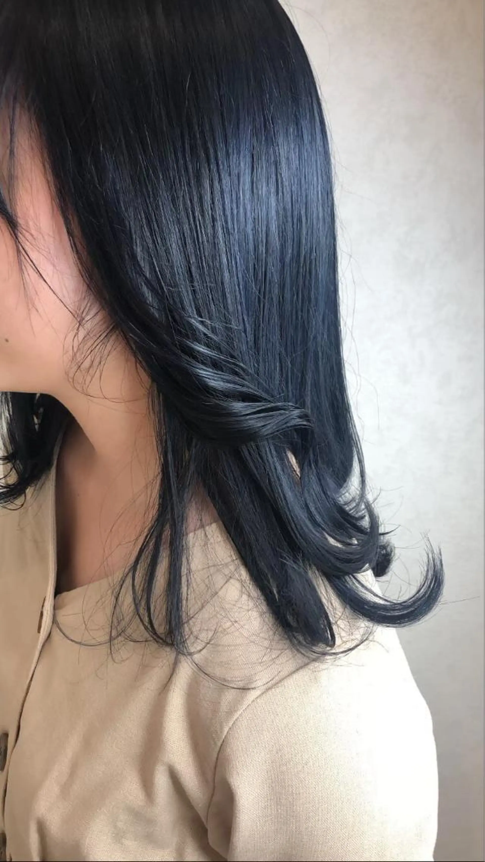 セミロング カラー 黒髪 ブリーチ ブルーカラー ブルーブラック karin/インナー カラー/北名古屋市のヘアスタイル