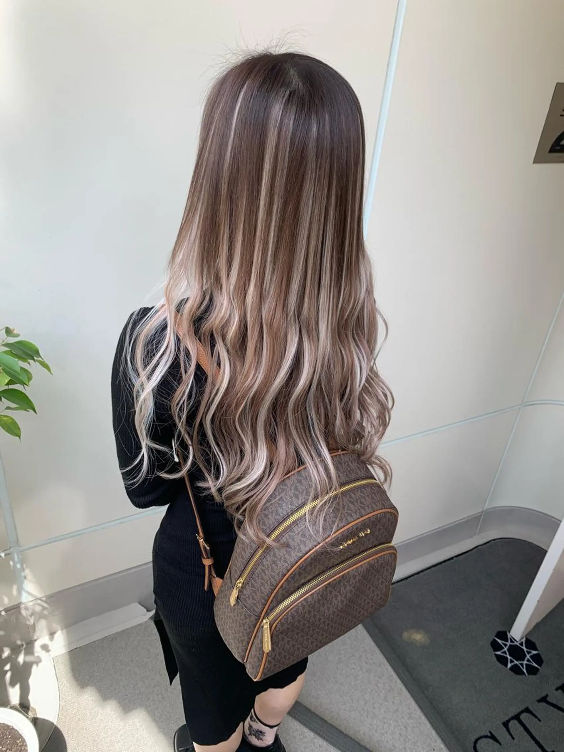 ロング カラー 羽エクステ🩷 🤍まき🤍のヘアスタイル