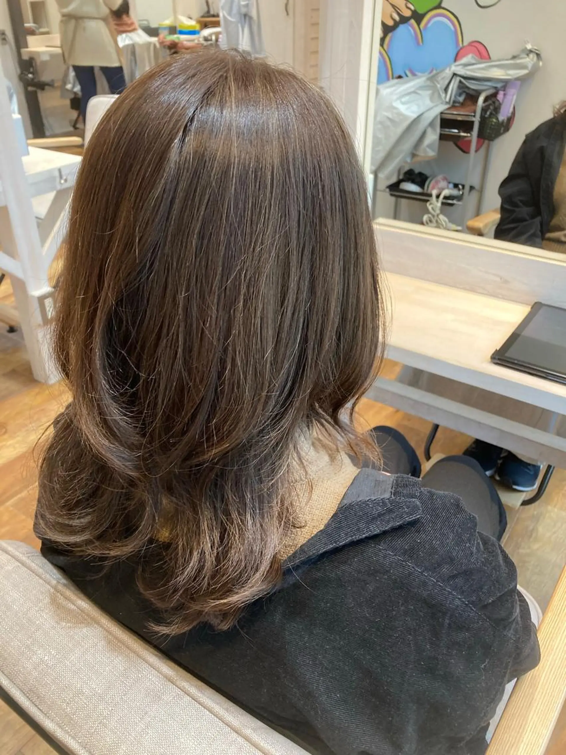 セミロング アッシュ ハイライト アルゴ八潮所属・Argo mikiのヘアスタイル