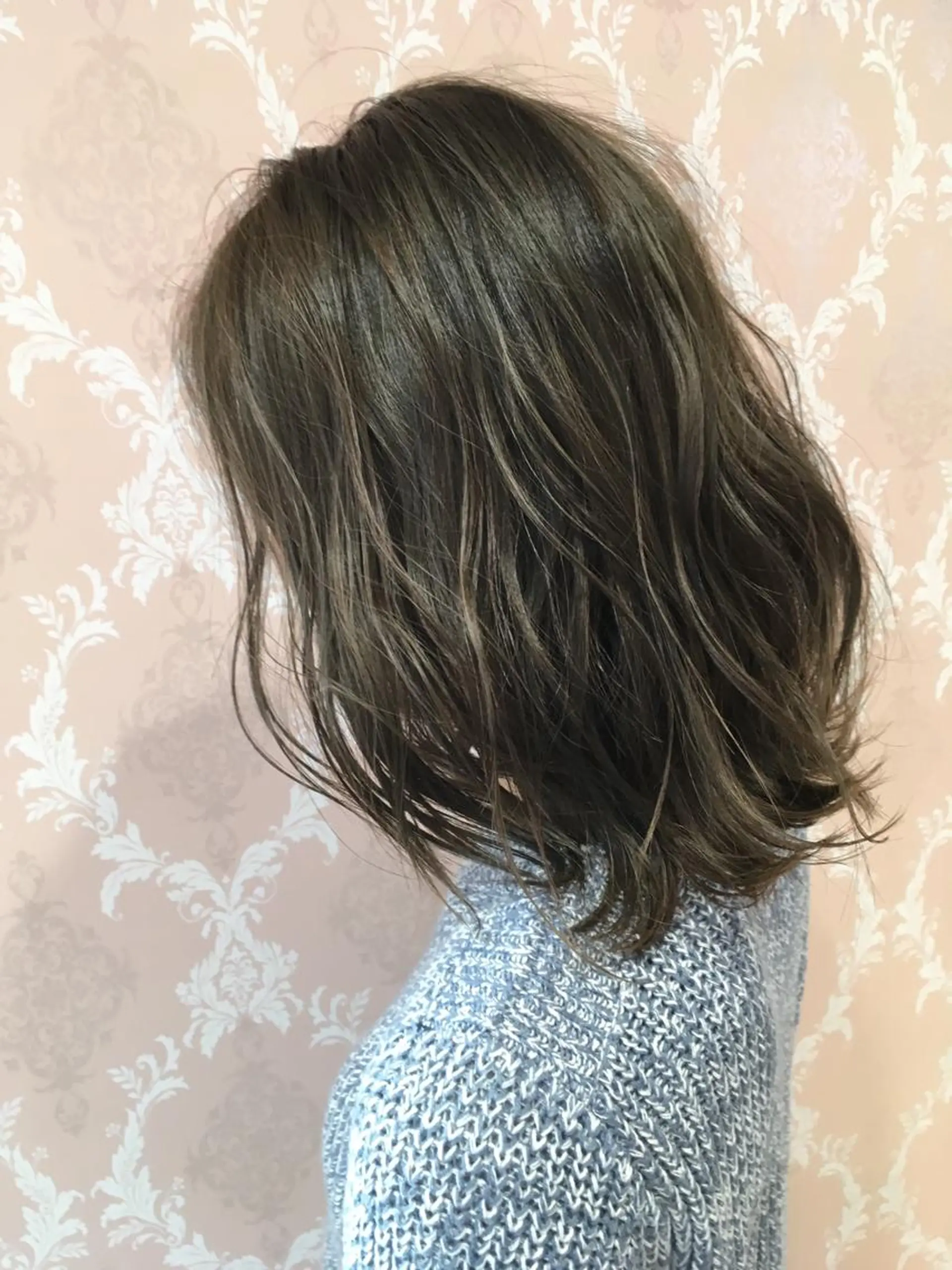 セミロング カット ヘアカラー graxi'    グラシー所属・ブリーチ/ハイトーン SERINAのヘアスタイル