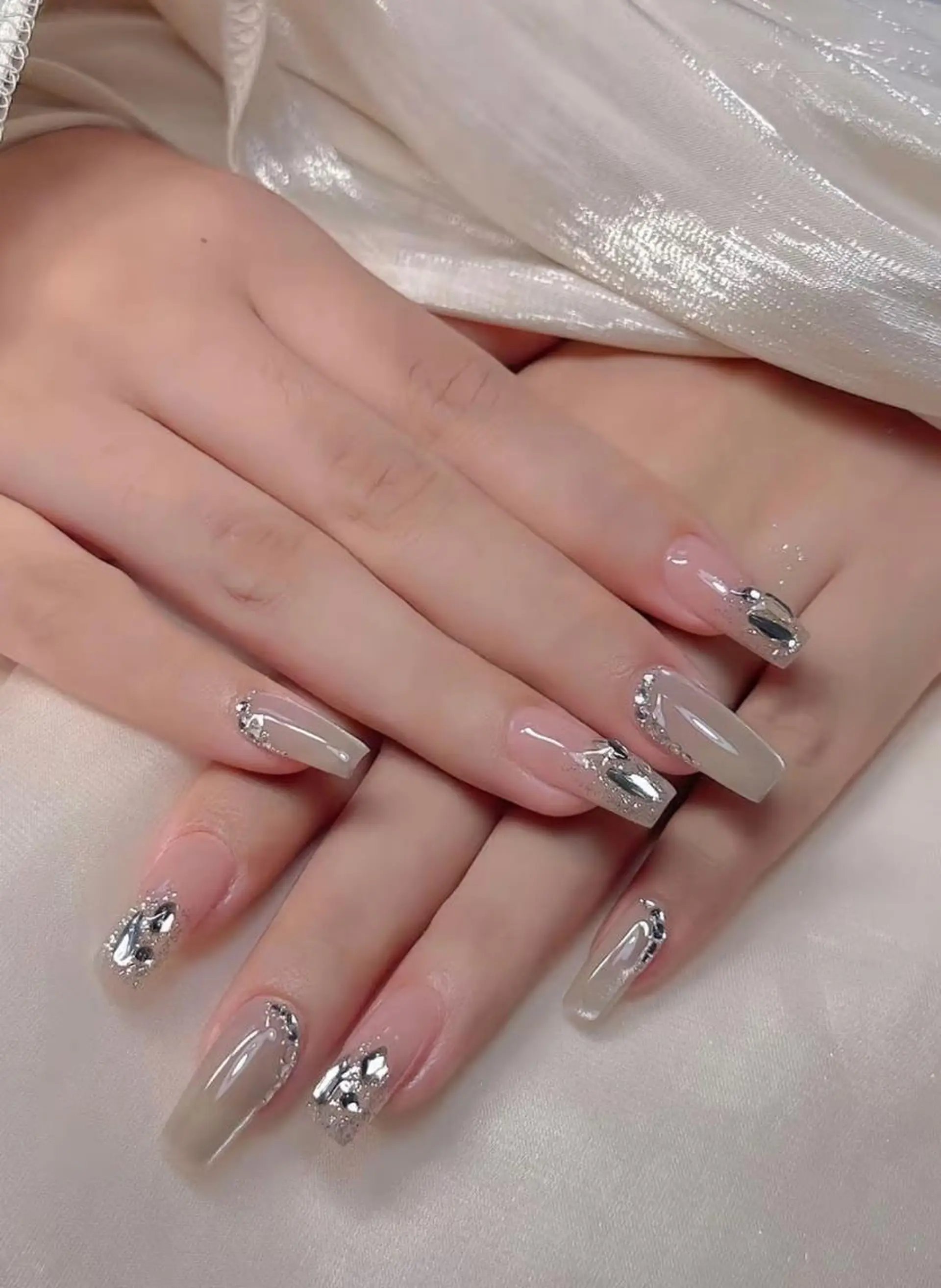 ネイル ハンドネイル フットネイル ハンドケア RAFFINE 月🦋🩵のネイルデザイン