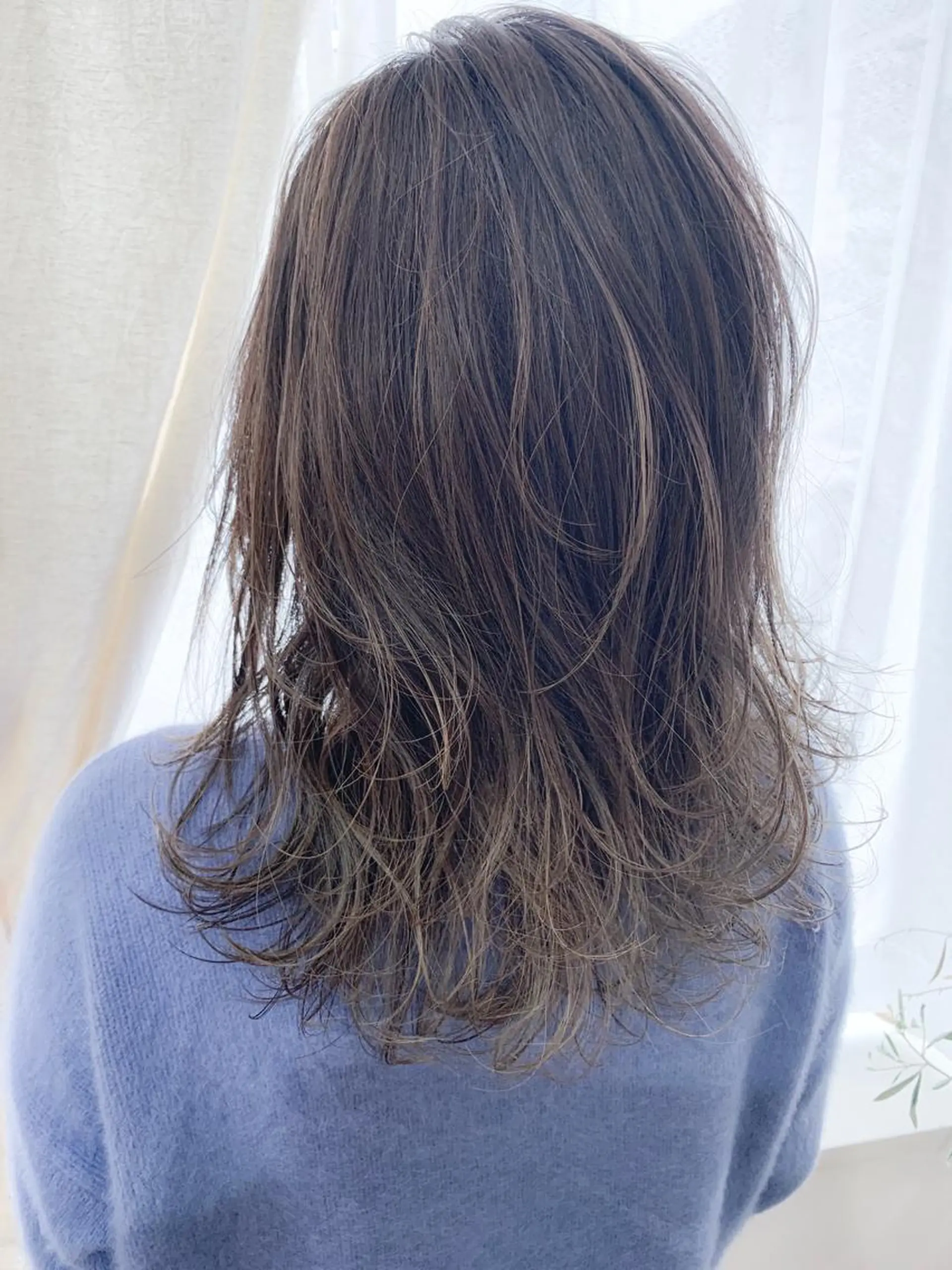 ミディアム カラー グレージュ ハイライトカラー カーキグレージュ ハイライト ヘアカラー BOX mico.のヘアスタイル