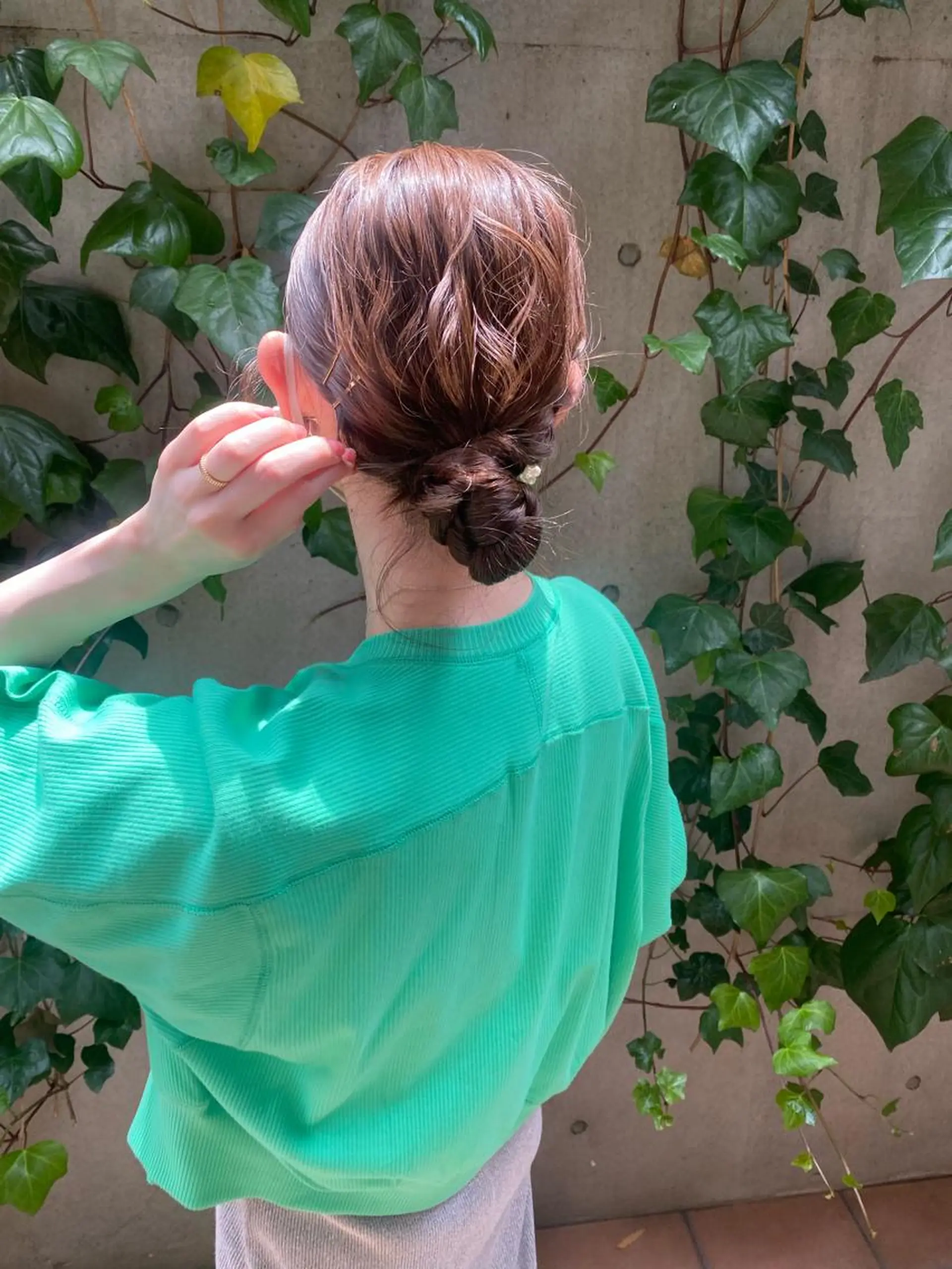 ミディアム ヘアアレンジ お団子ヘア 簡単アレンジ ヘアセット apish aoyama所属・武 愛子の眉毛・アイブロウイメージ