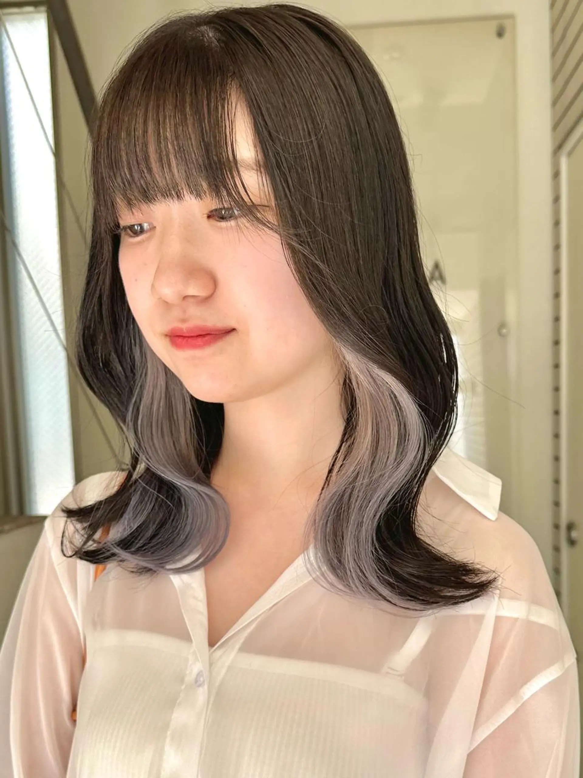 ミディアム カラー ヘアアレンジ インナーカラー 韓国風ヘア レイヤーカット ワンホンレイヤー ワンホンヘア ヘアカラー トリートメント 切りっぱなしボブ/ デザインカラー店長のヘアスタイル