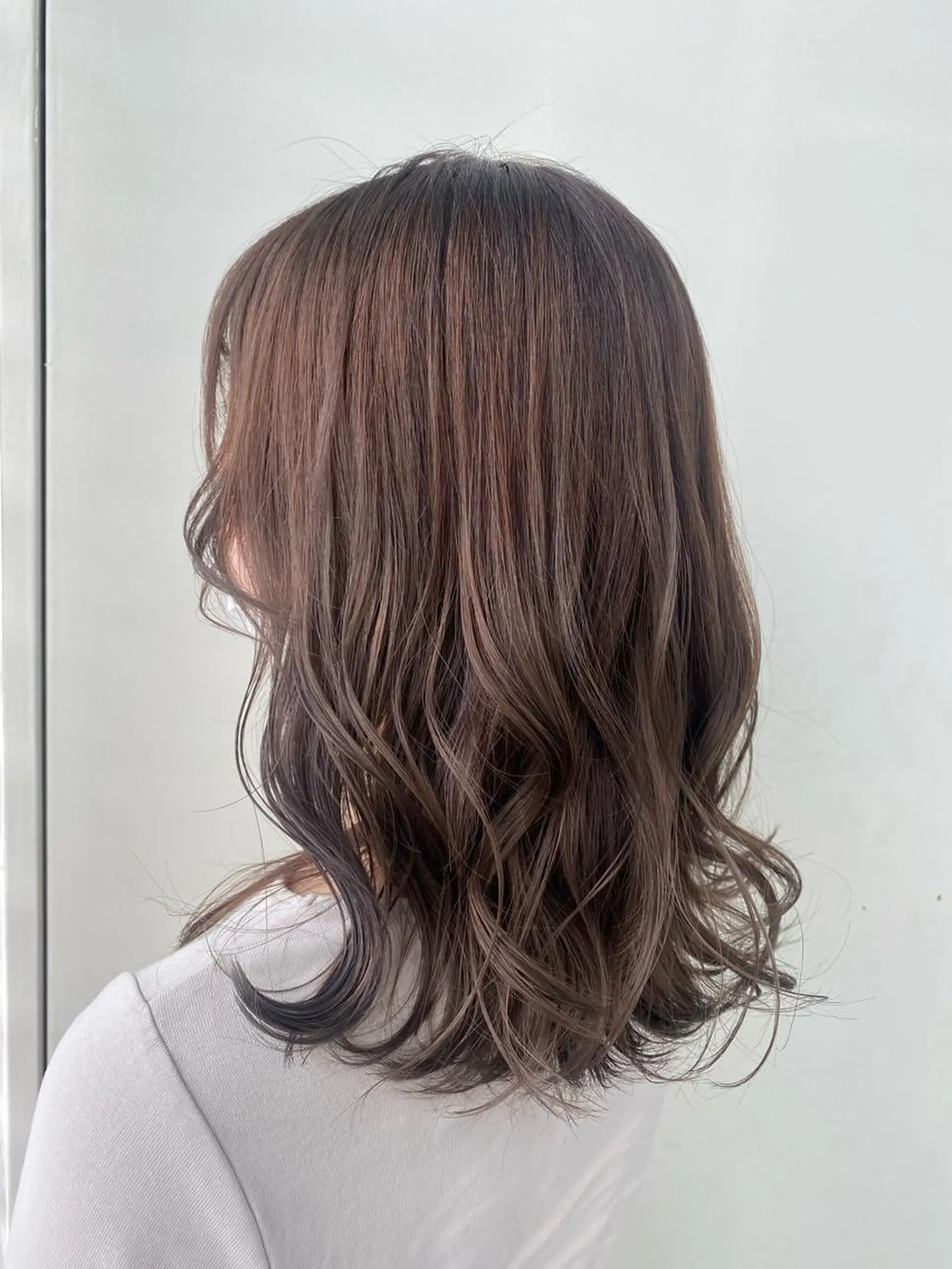 ミディアム カラー 韓国ヘア顔周りカット 艶髪ベージュtamaのヘアスタイル