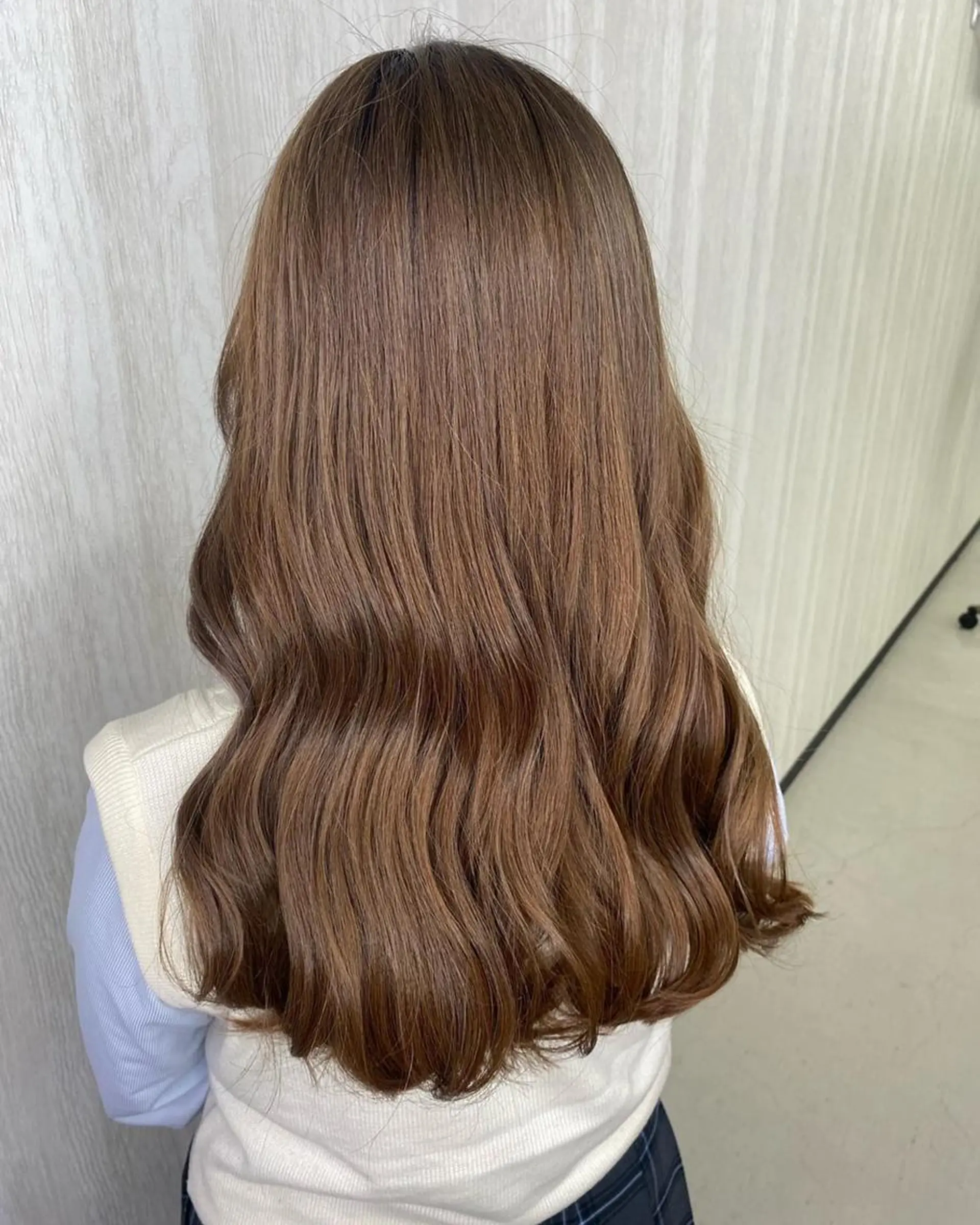 ロング カラー アッシュ ベージュカラー ブリーチ ミルクティーベージュ 卒業式のヘアスタイル UNDER vr 【アンダーバー】のヘアスタイル