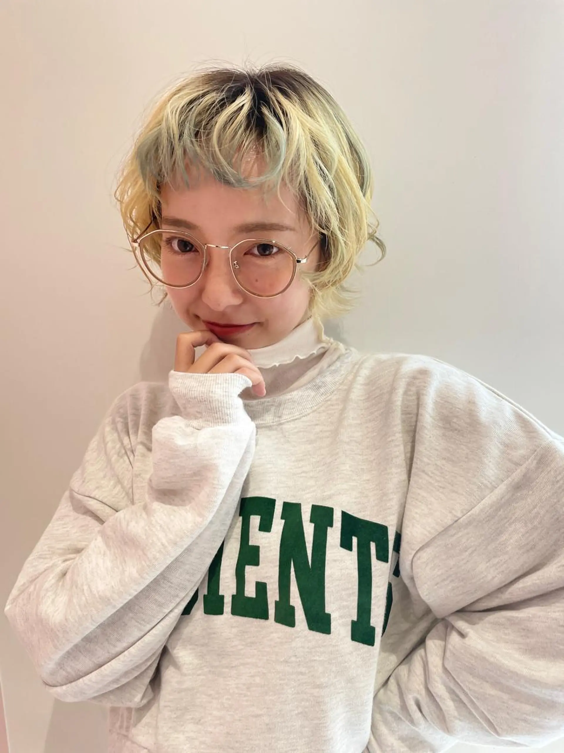 ミディアム カラー カット ヘアカラー トリートメント レイヤーカット/ ハイトーンchimiのヘアスタイル