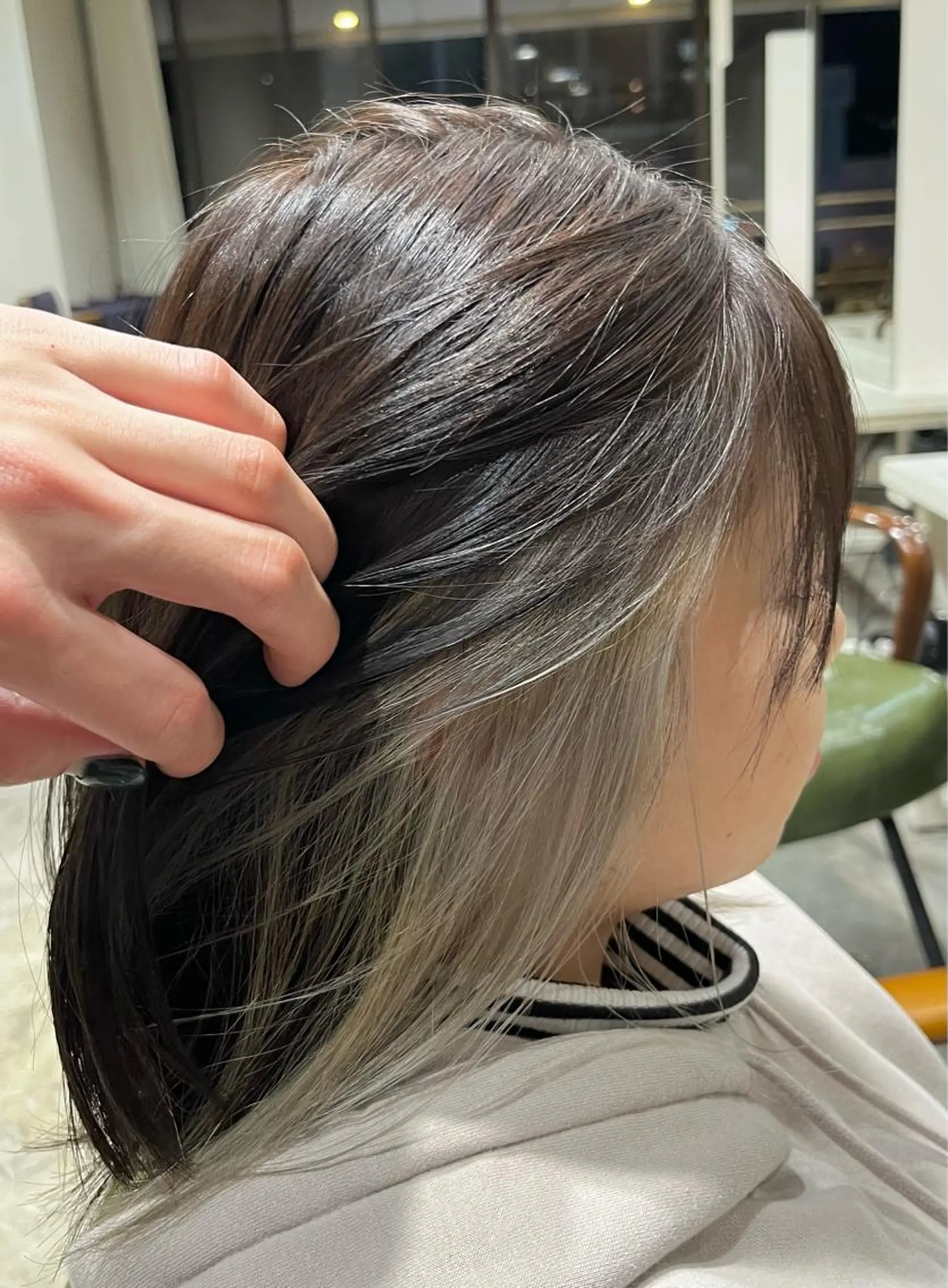 カラー ベージュカラー ブリーチ ホワイトベージュ ヘアカラー 森田翔斗 顔周りレイヤーのヘアスタイル