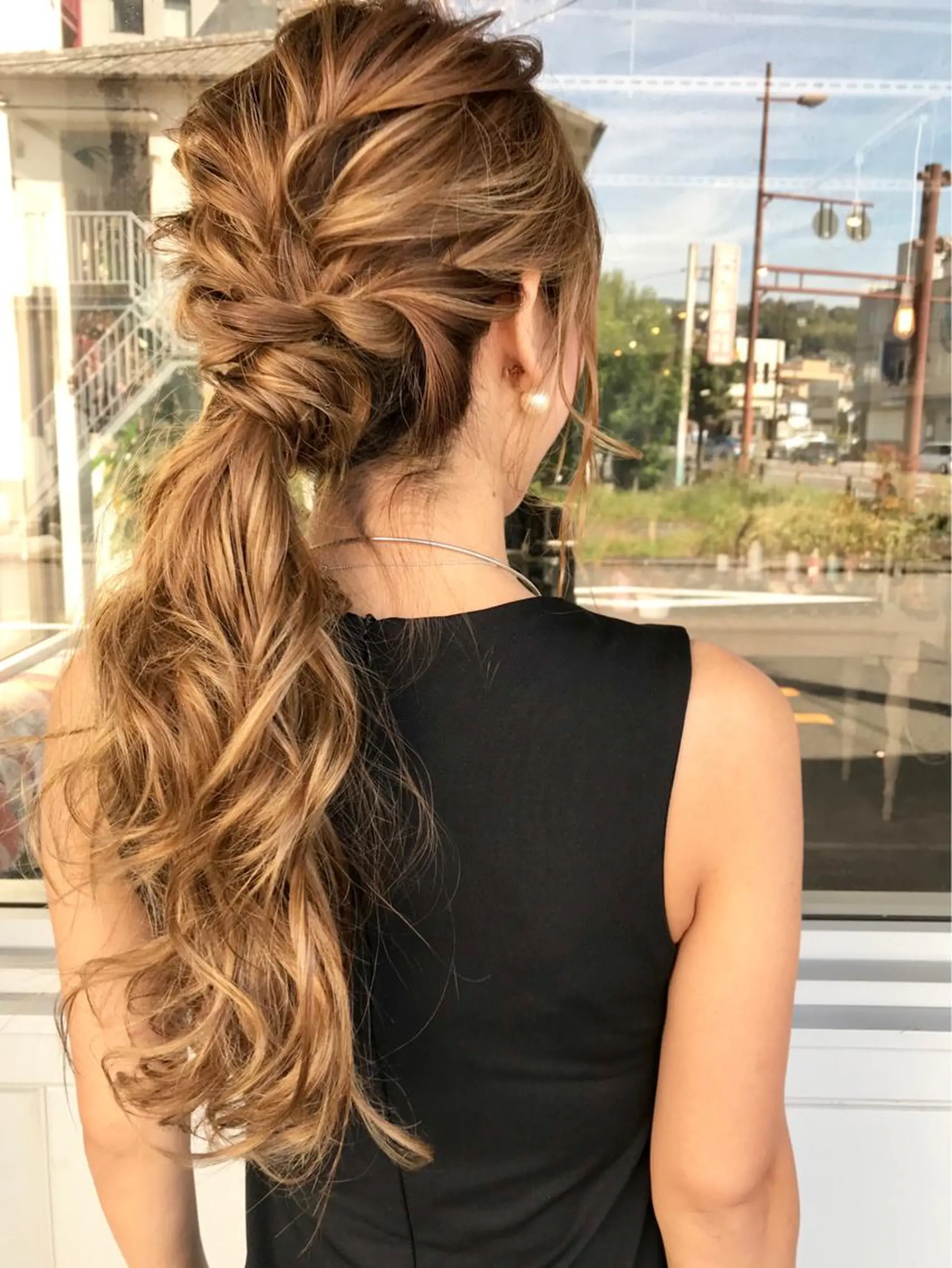 ロング カラー ヘアアレンジ お団子ヘア 切りっぱなしボブ バレイヤージュ ブリーチ グラデーションカラー Mariana/ 鶴原-ハイライトのヘアスタイル