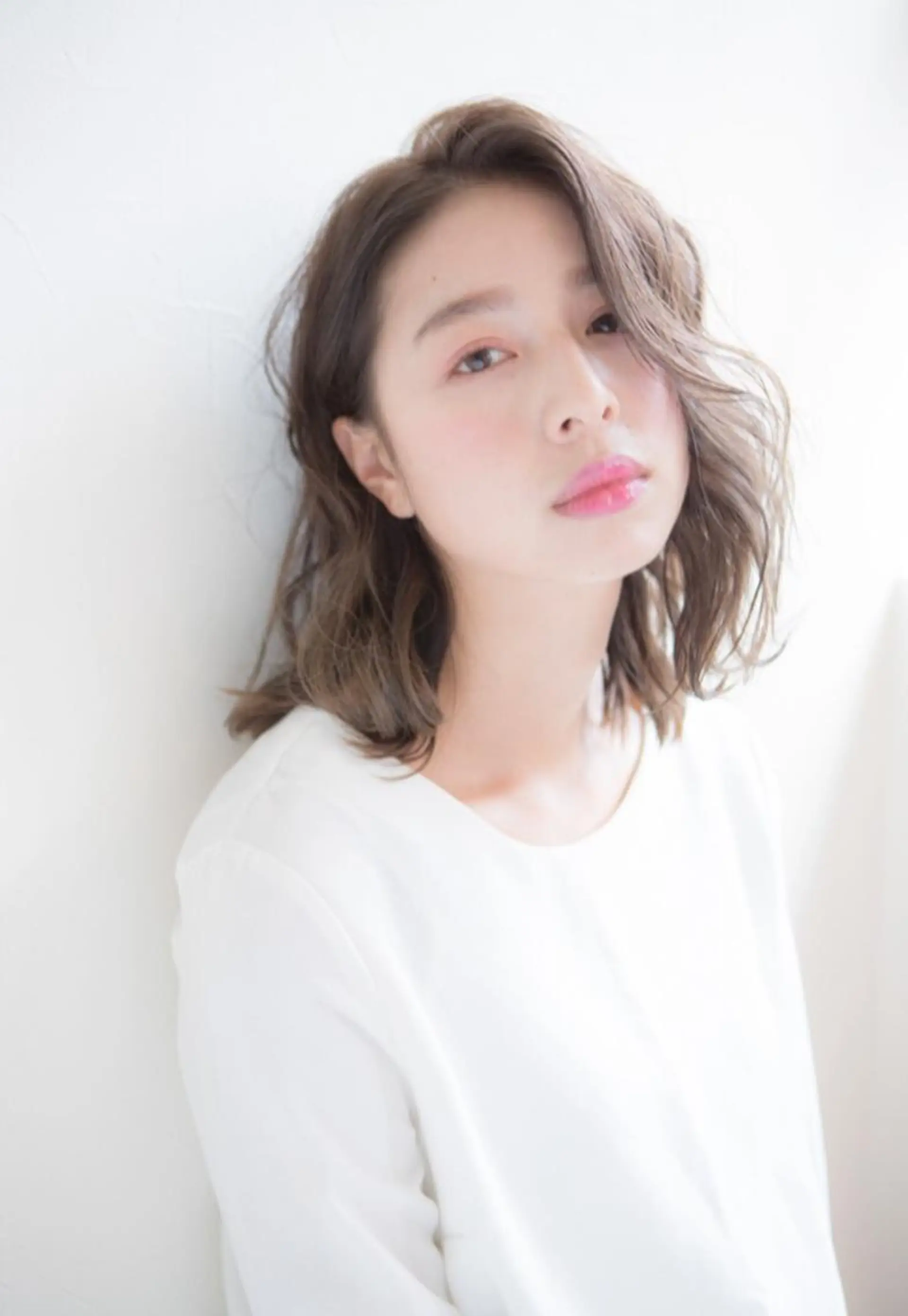 ミディアム カラー パーマ ミディアムパーマ ベージュカラー ブリーチ ブラウンカラー 透明感カラー 河合 真理子のヘアスタイル