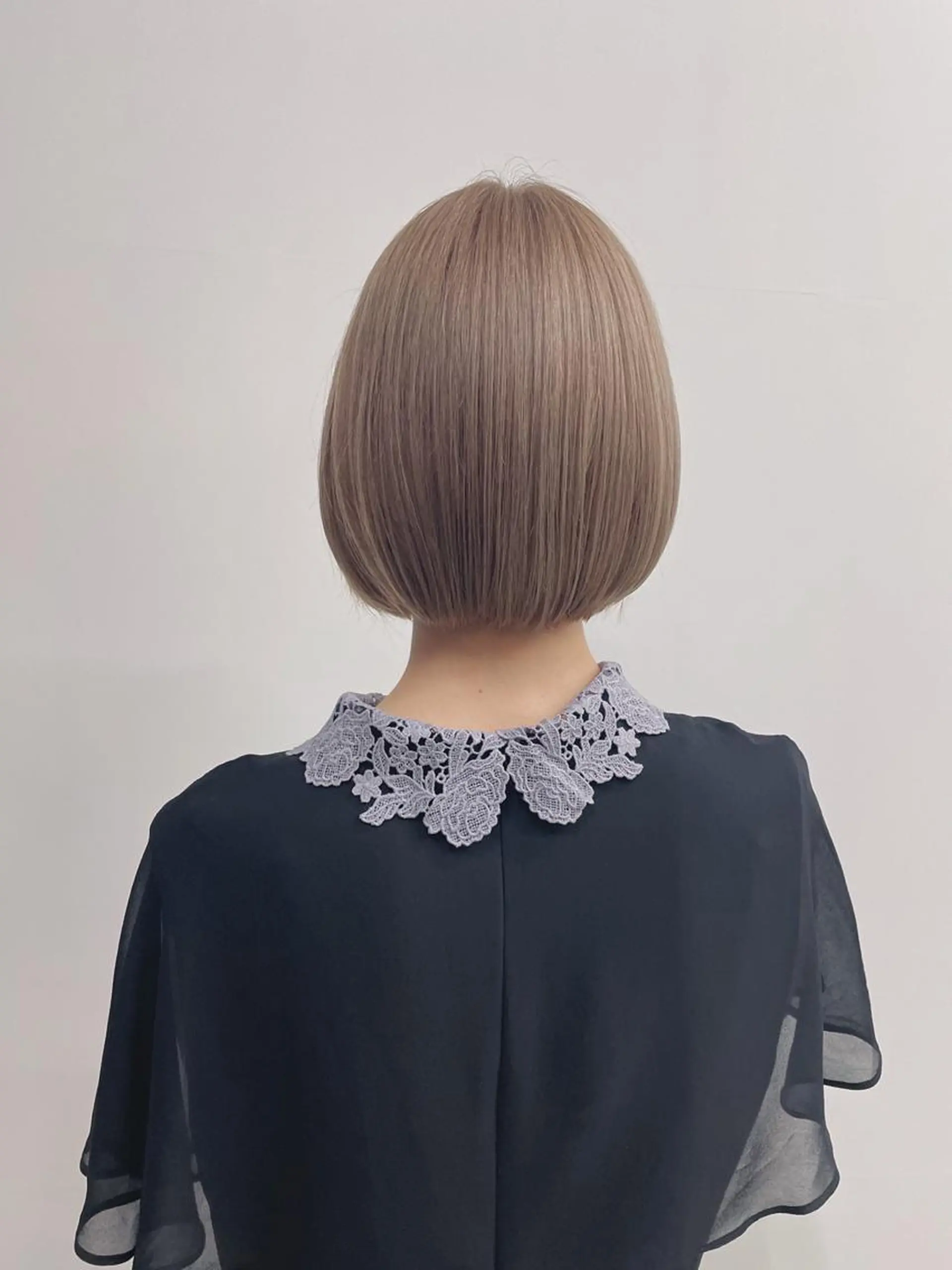 ショート カラー ベージュカラー ブリーチ ケアブリーチ ダブルカラー イヤリングカラー Belle BIANCA所属・スギヤマ ショウゴのヘアスタイル