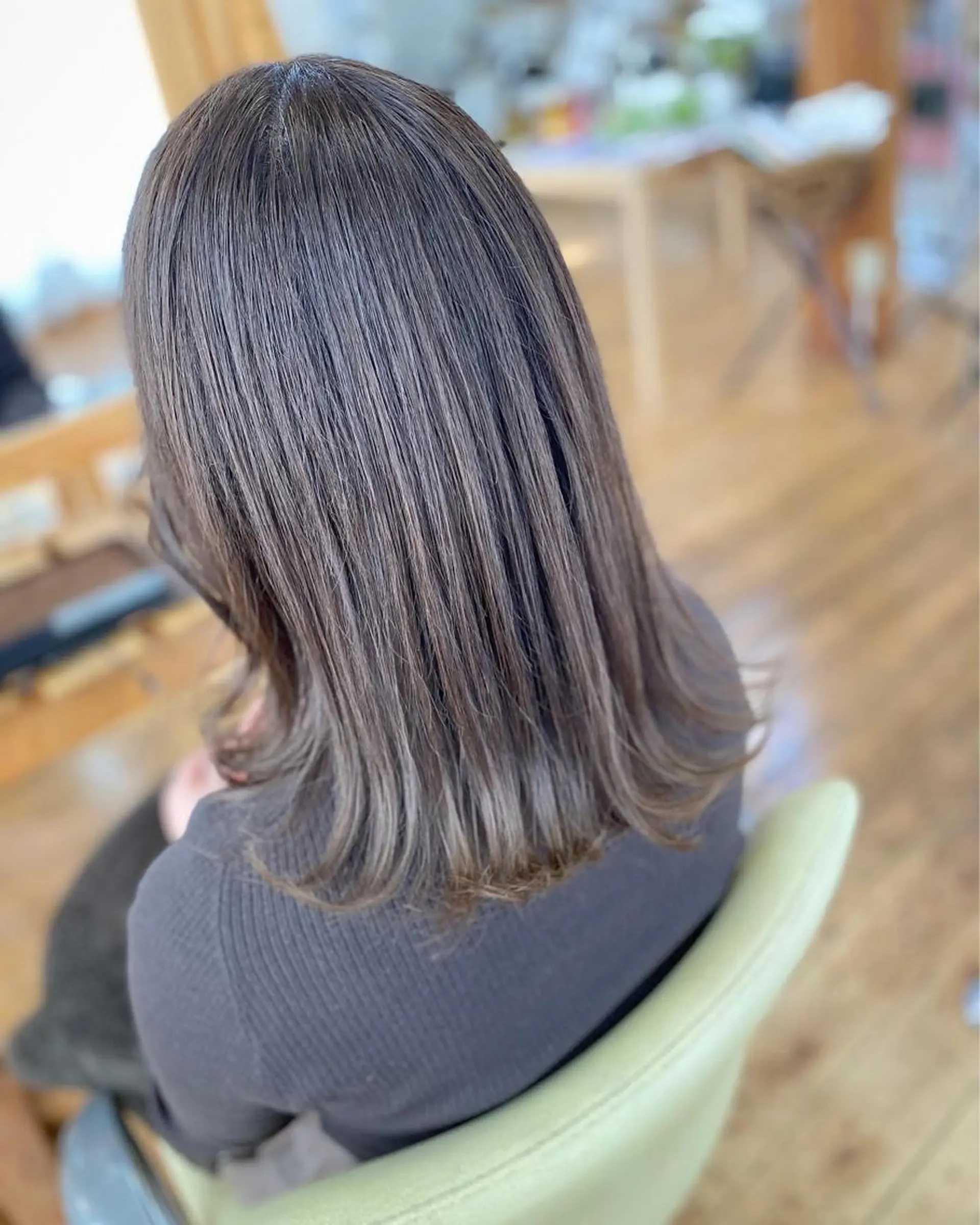 セミロング カラー ベージュカラー 荒木 ひろかのヘアスタイル