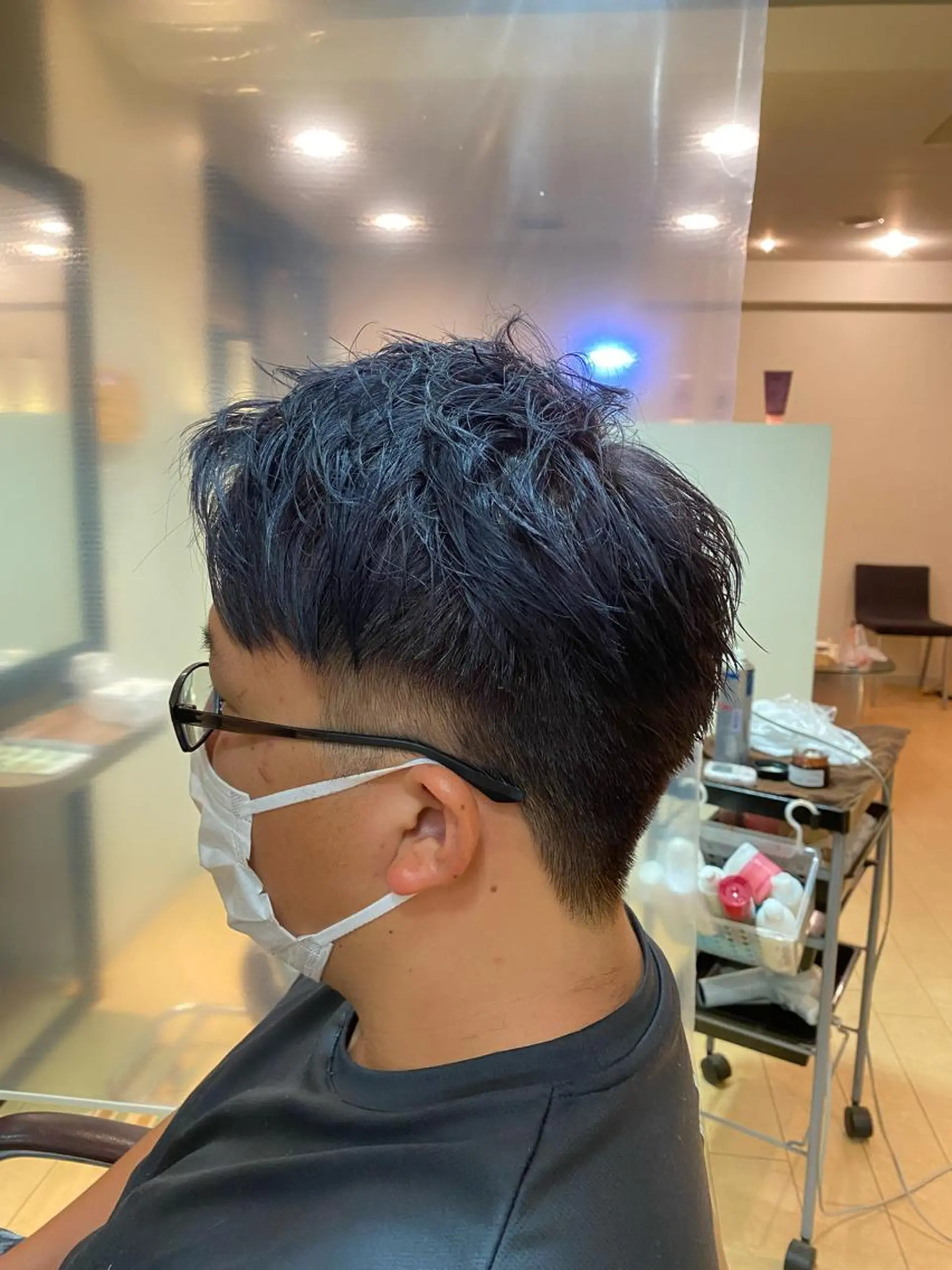 カラー メンズ アップバング メンズブリーチ ツーブロック 刈り上げ アッシュ KAZU所属・安藤 慎悟のヘアスタイル