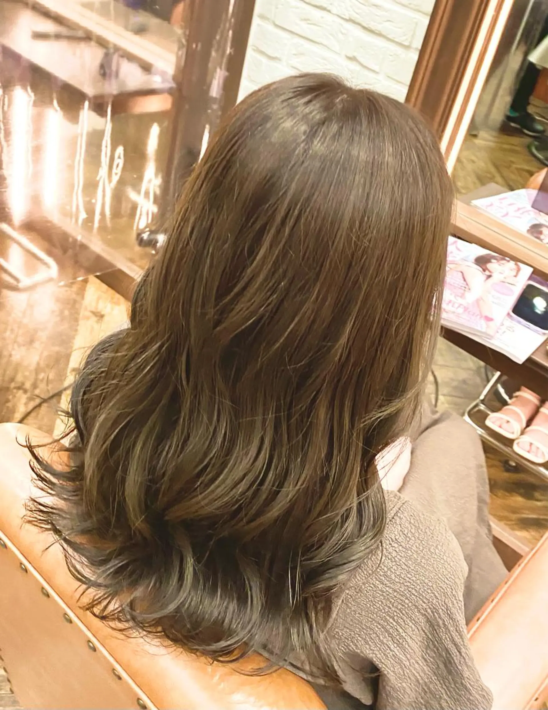 セミロング カラー Helm所属・久次米 智人のヘアスタイル