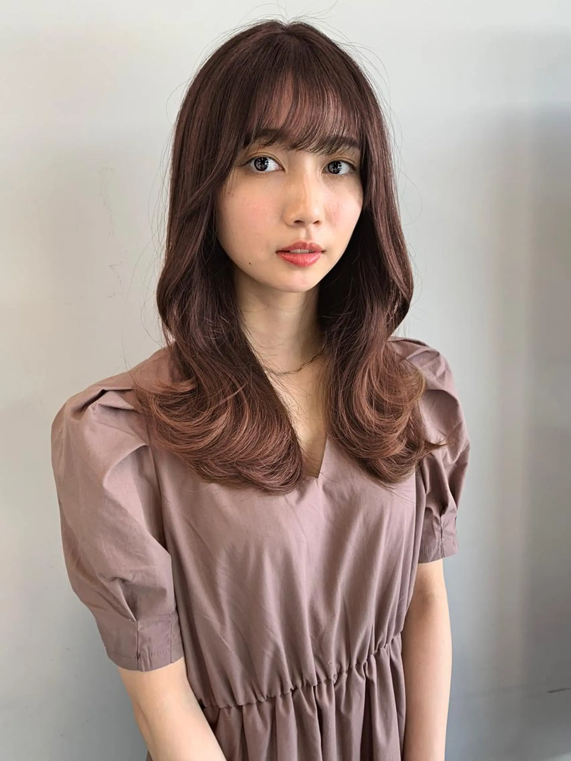 ミディアム カラー イヤリングカラー グレージュ インナーカラー くびれヘア 髪質改善 カット ヘアカラー トリートメント ヘッドスパ 透明感/オリーブ/ グレージュ/YUKAのヘアスタイル