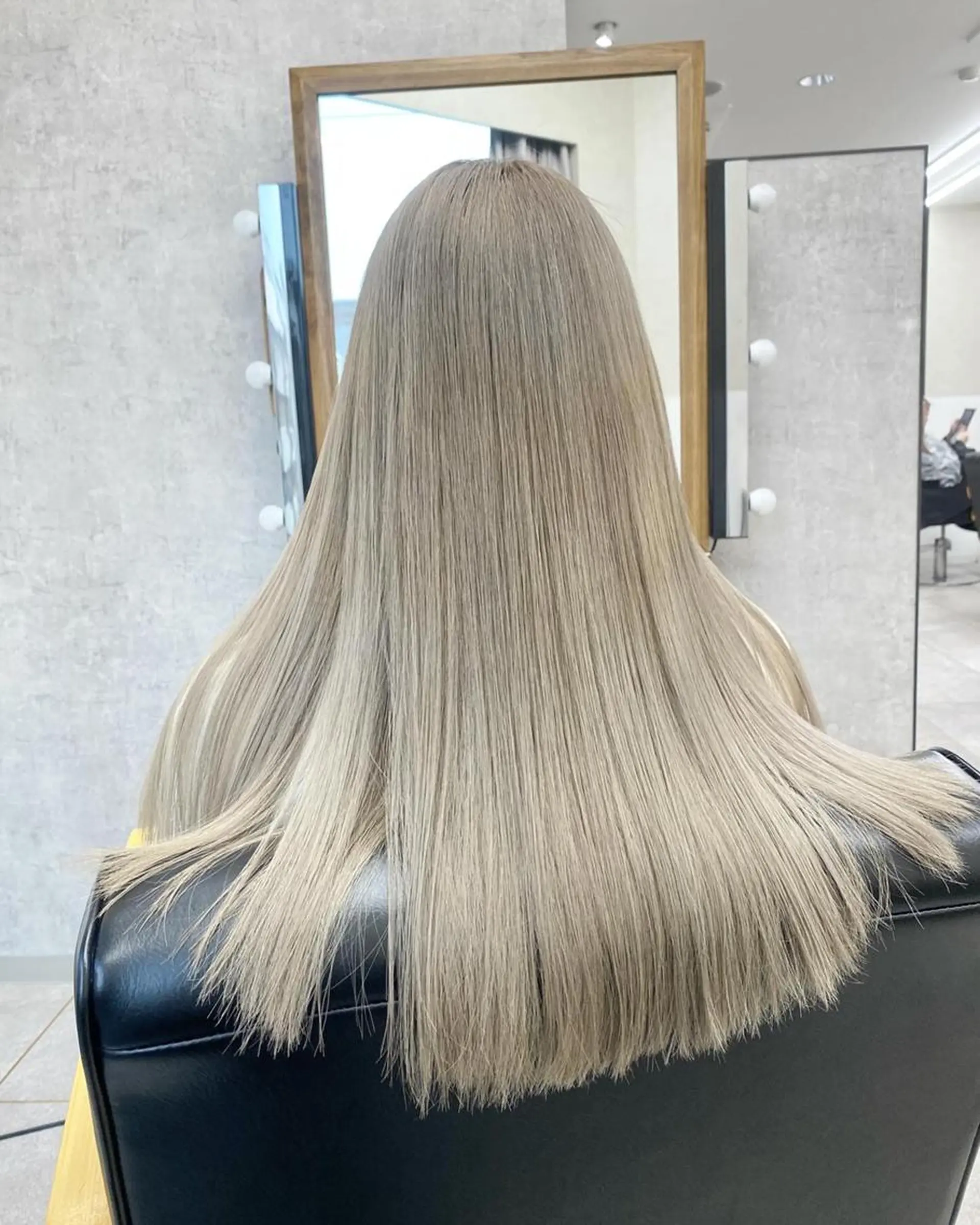 カラー ロング ベージュカラー ブリーチ ホワイトベージュ カット ヘアカラー トリートメント lafit  ラフィット 下大利のヘアスタイル