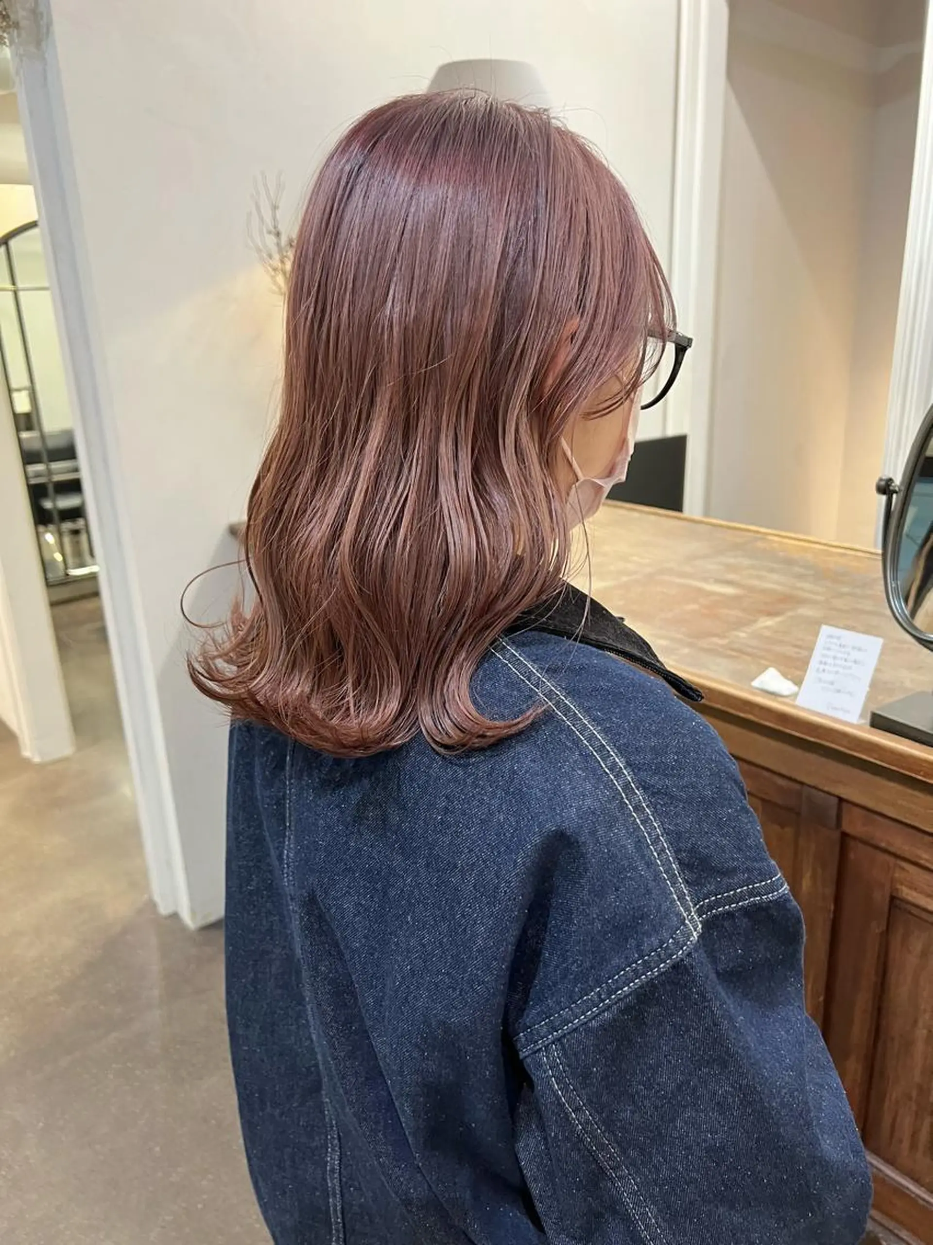 ミディアム カラー ベージュカラー ブリーチ ピンクカラー ピンクベージュ ヘアカラー 千葉 郁也のヘアスタイル