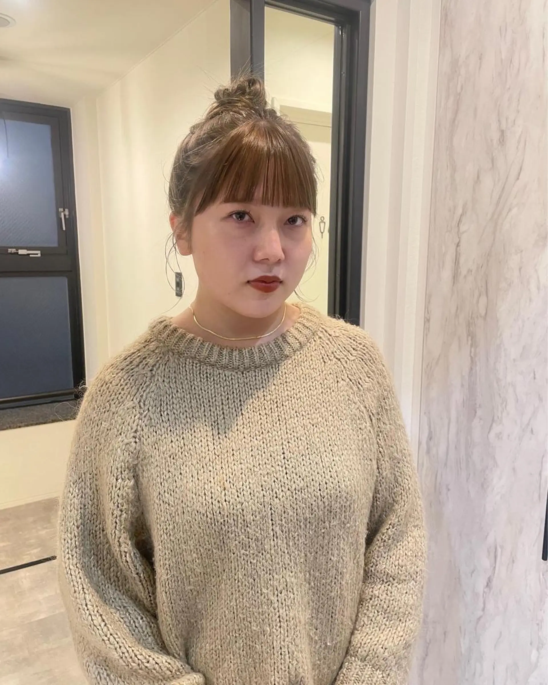 ミディアム カラー ベージュカラー ブリーチ グレージュ ヘアカラー 渋谷 留菜のヘアスタイル