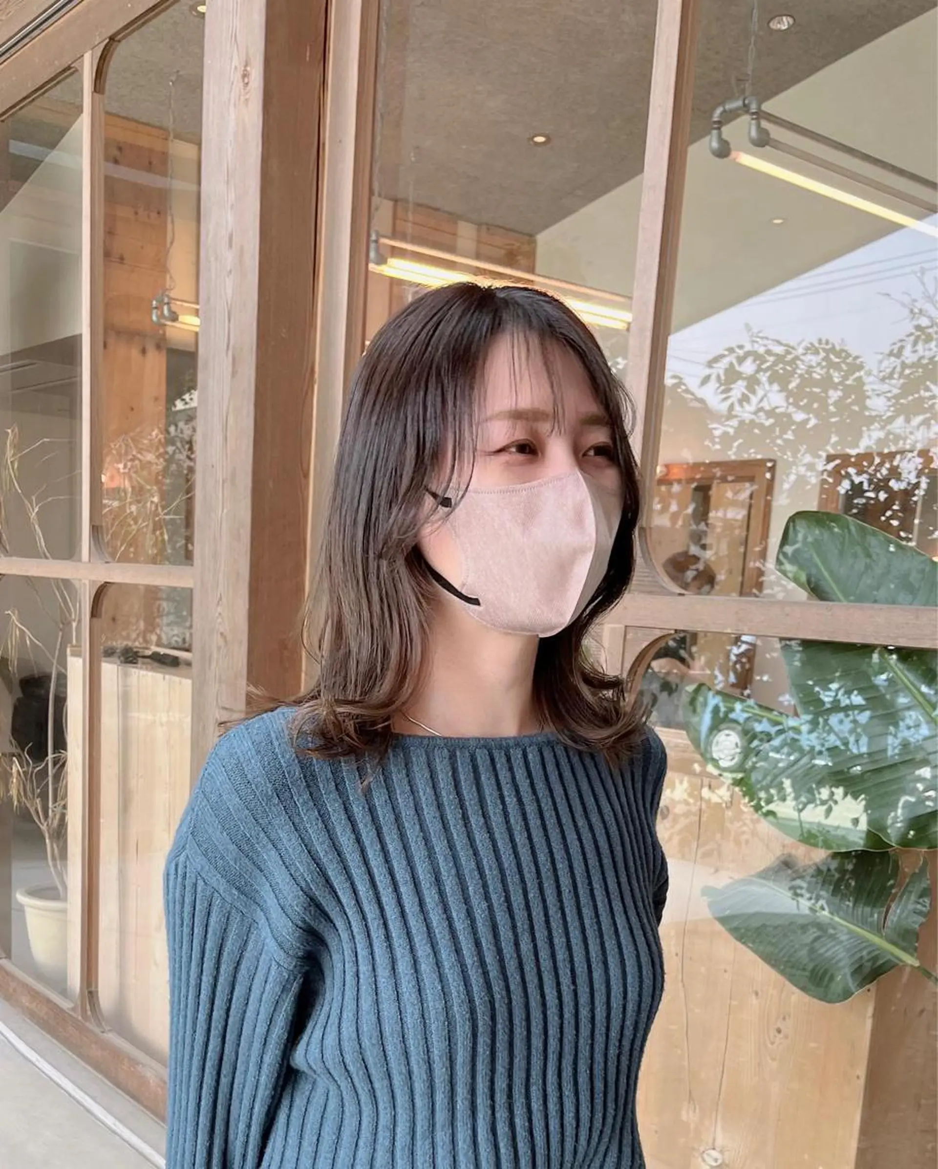 セミロング カラー アッシュ ブリーチ グラデーションカラー ブリーチなしカラー シルバー SORA所属・ＳＯＲＡ Ｉｉｅのヘアスタイル