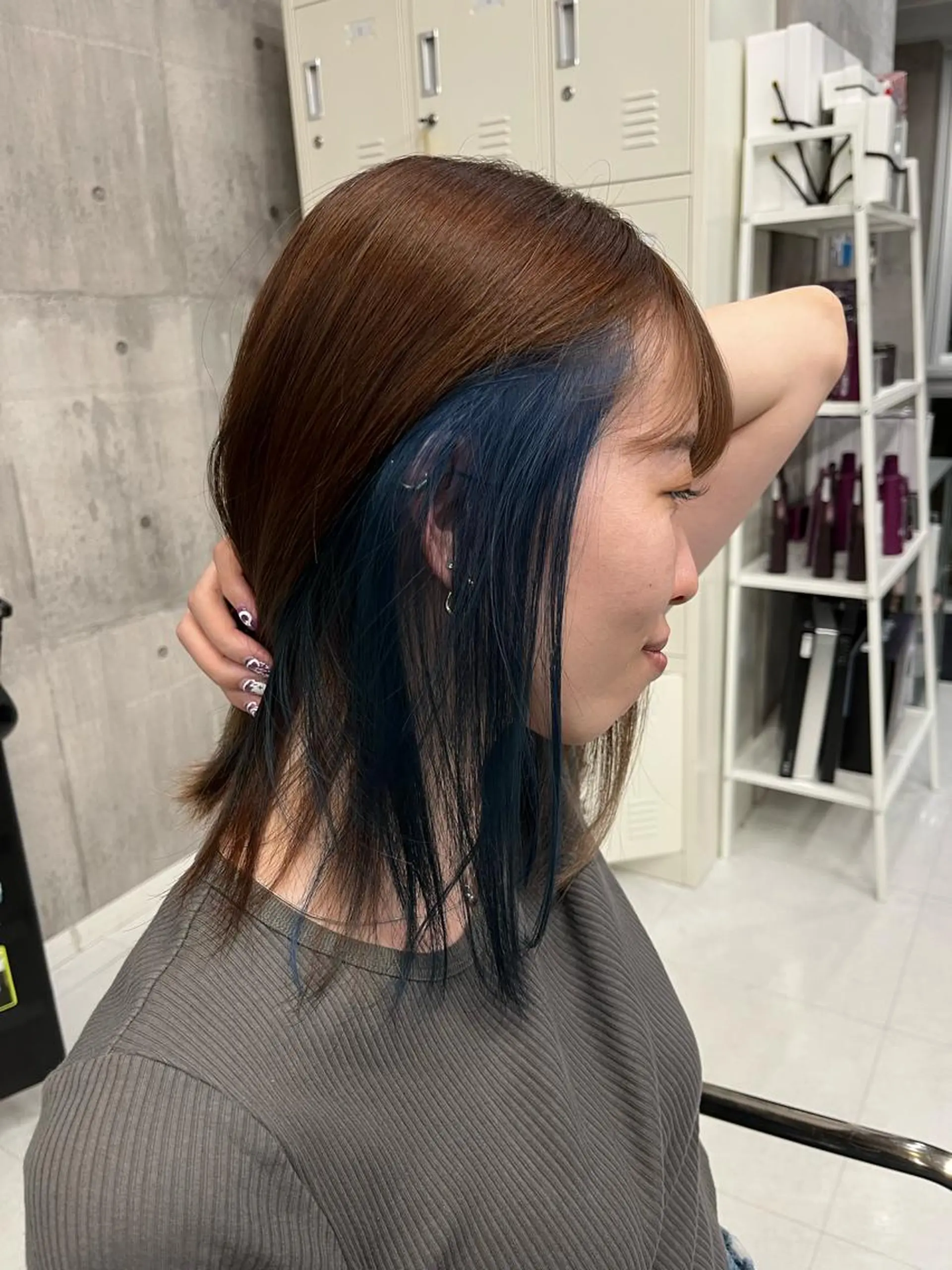 カラー アッシュ アッシュグレー アッシュグレージュ バレイヤージュ ミストバング ヘアカラー トリートメント ヘアセット デザインカラー MIKU🦋のヘアスタイル