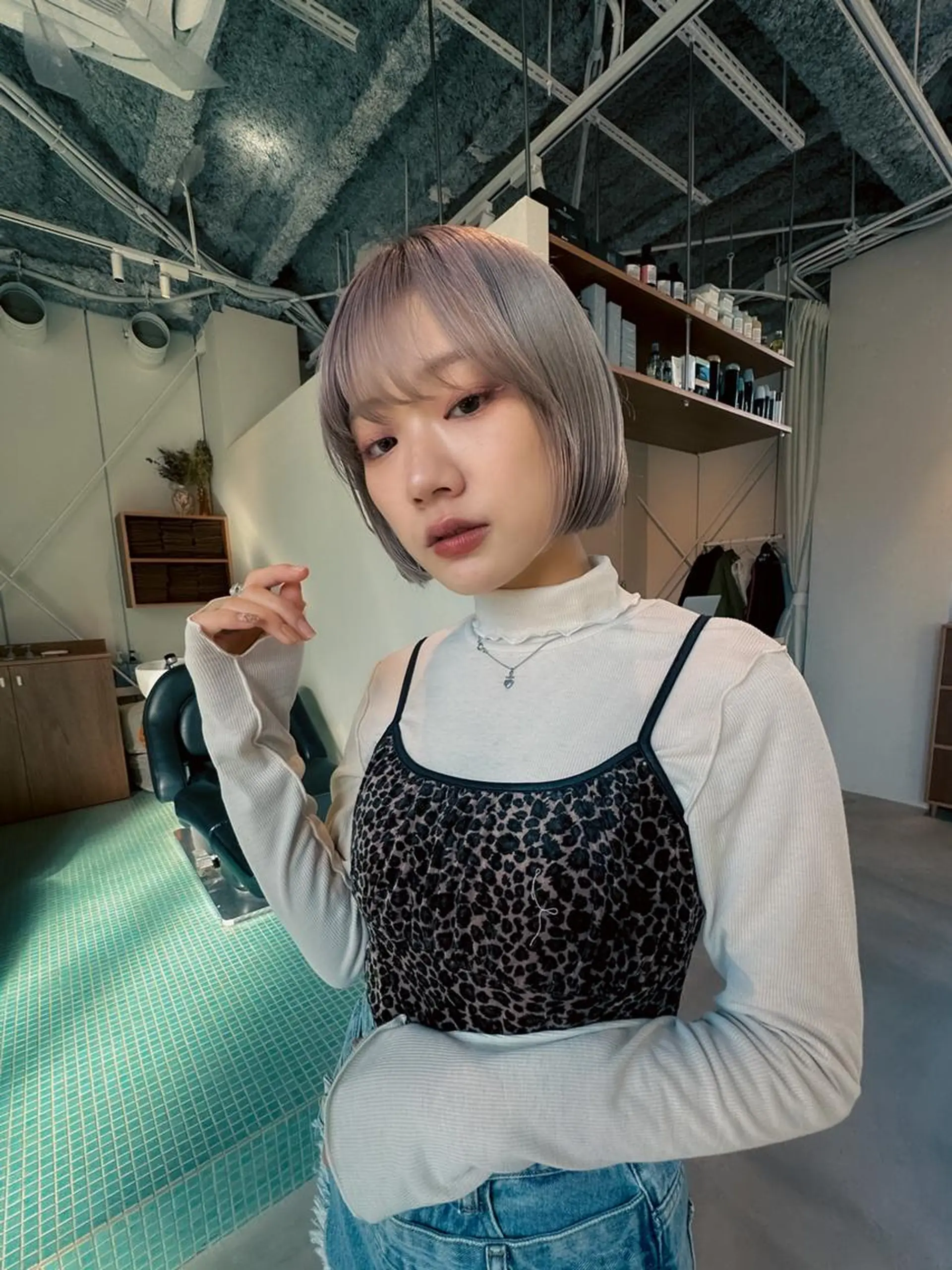 ミディアム 五屋 美咲のヘアスタイル