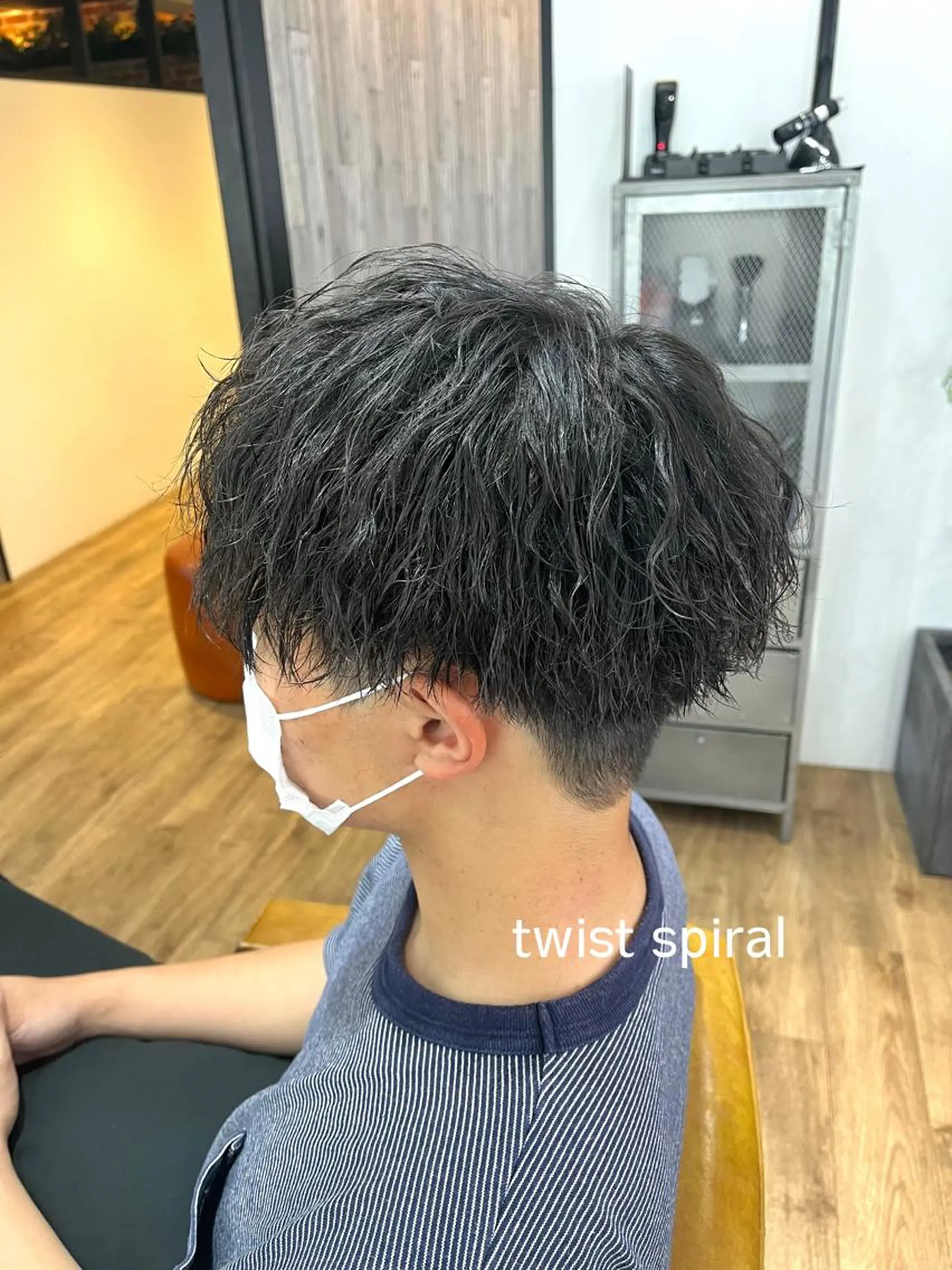 ショート パーマ メンズ メンズブリーチ センターパート フェードカット マッシュ メンズパーマ カット パーマ メンズカット/パーマ Yoshiのヘアスタイル