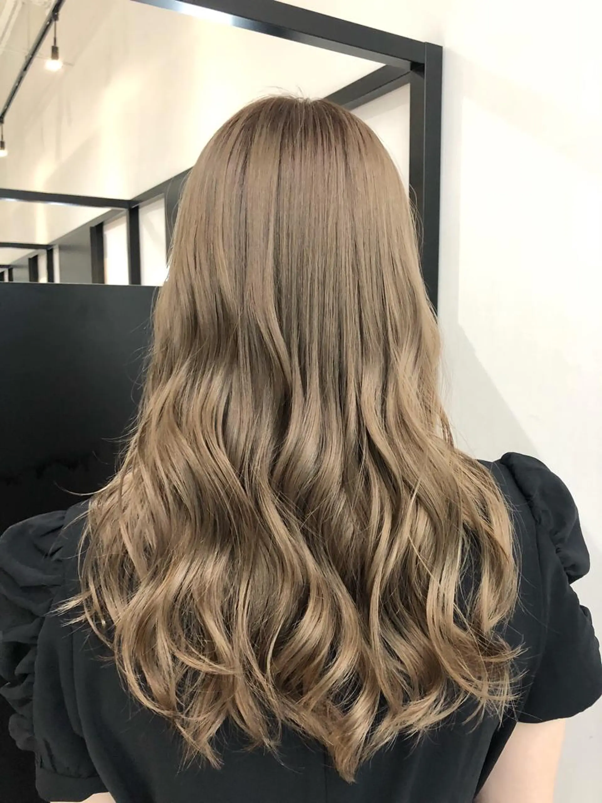 ロング カラー ベージュカラー biscohair 髪にドラマを。のヘアスタイル