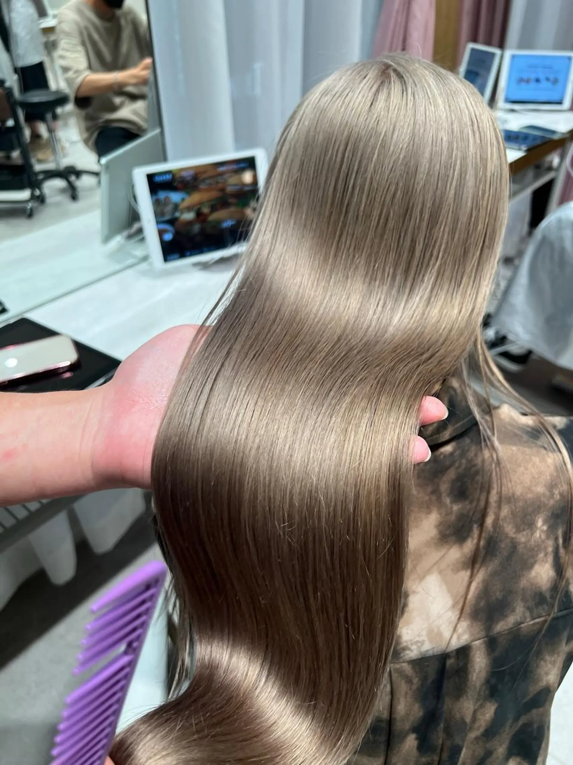 ロング カラー 切りっぱなしボブ ベージュカラー ブリーチ グレージュ ボブ カット ヘアカラー トリートメント レイヤー専門家 ダブルカラー修のヘアスタイル