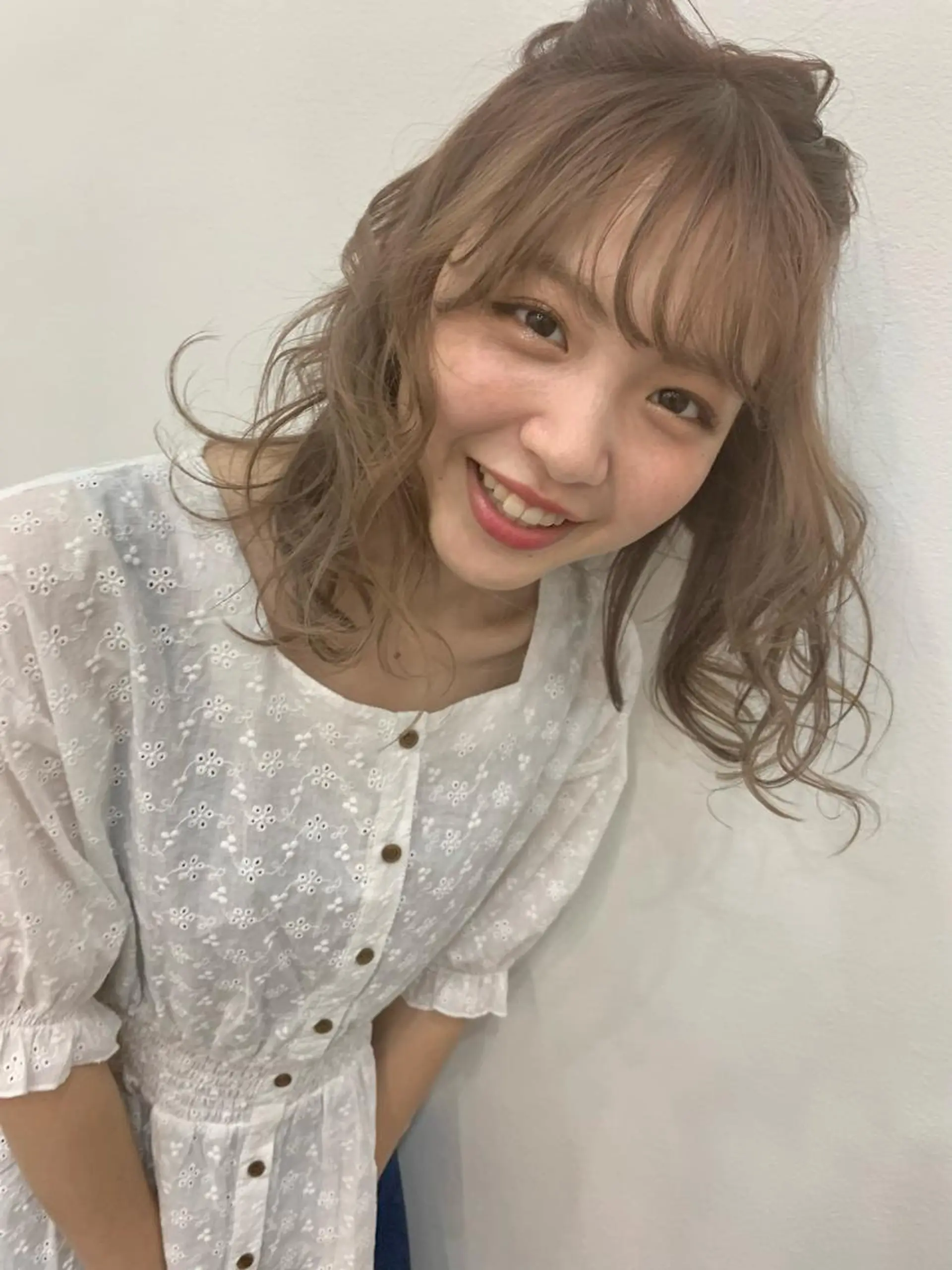 セミロング KAORU オリーブカラーのヘアスタイル