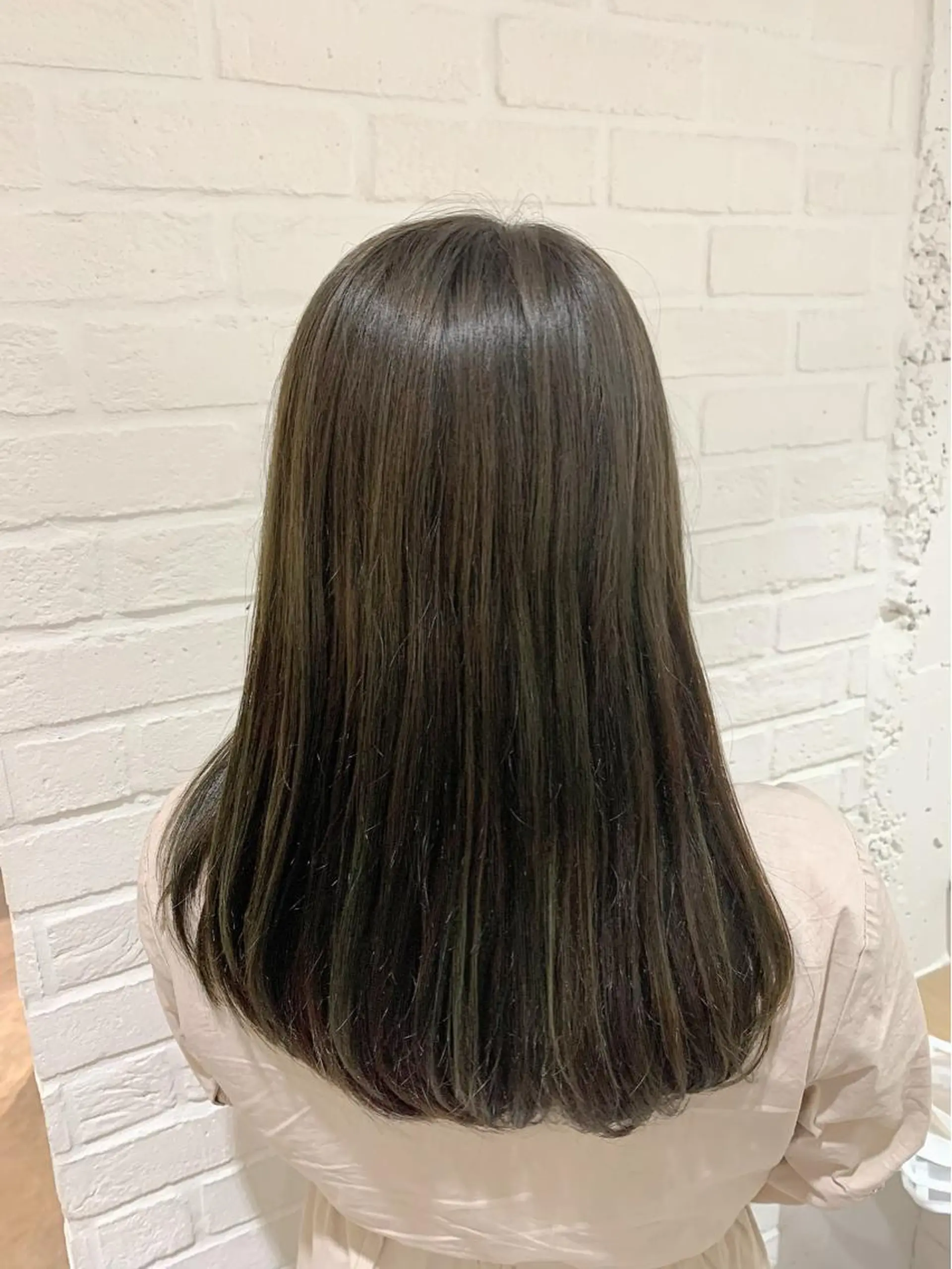 ロング カラー グレージュ オリーブグレージュ オリーブグレー カット ヘアカラー トリートメント 💛丁寧さNo.🥇 🧸片山智裕💛のヘアスタイル