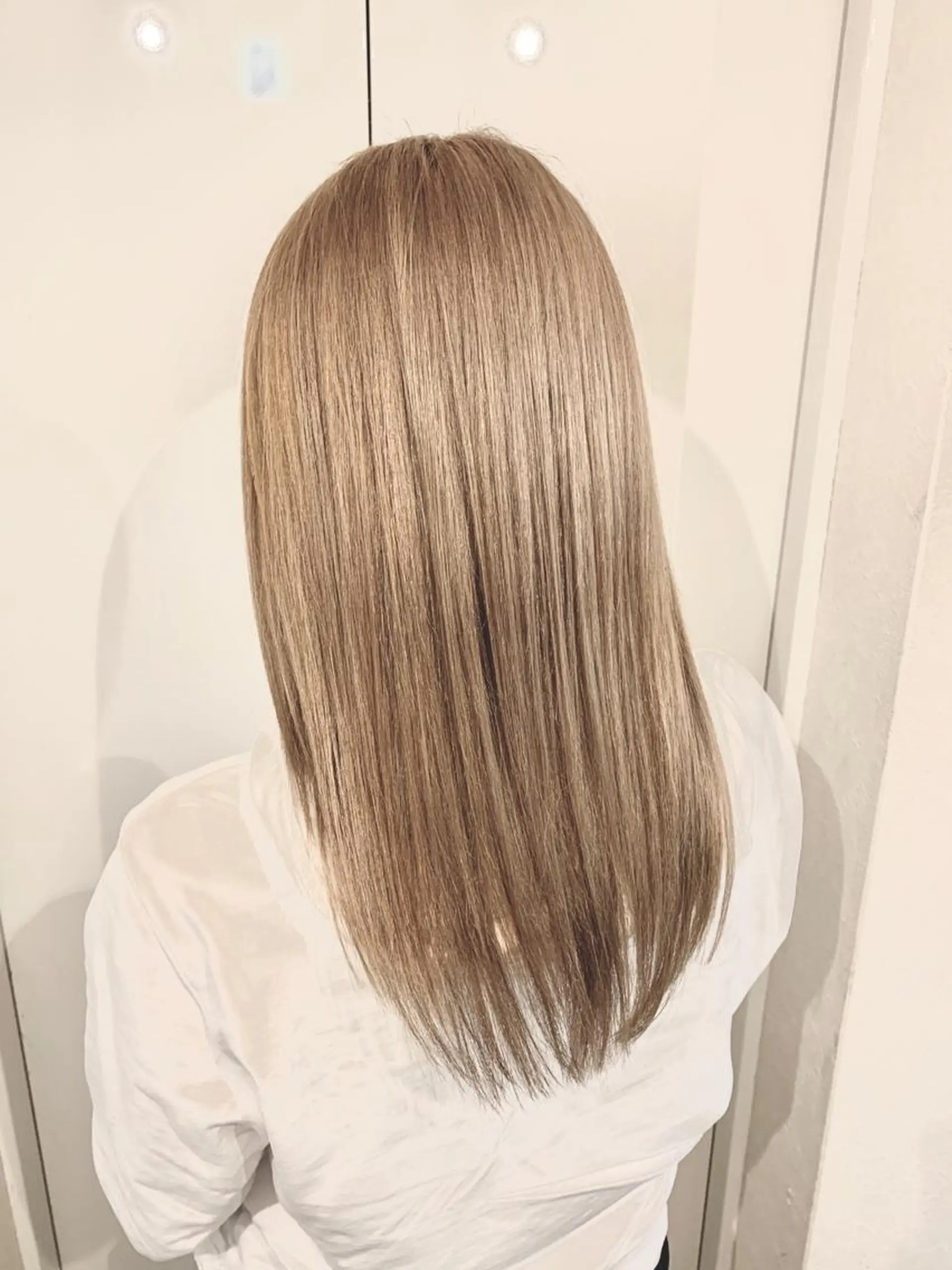 セミロング 韓国レイヤーカット KOUKIのヘアスタイル