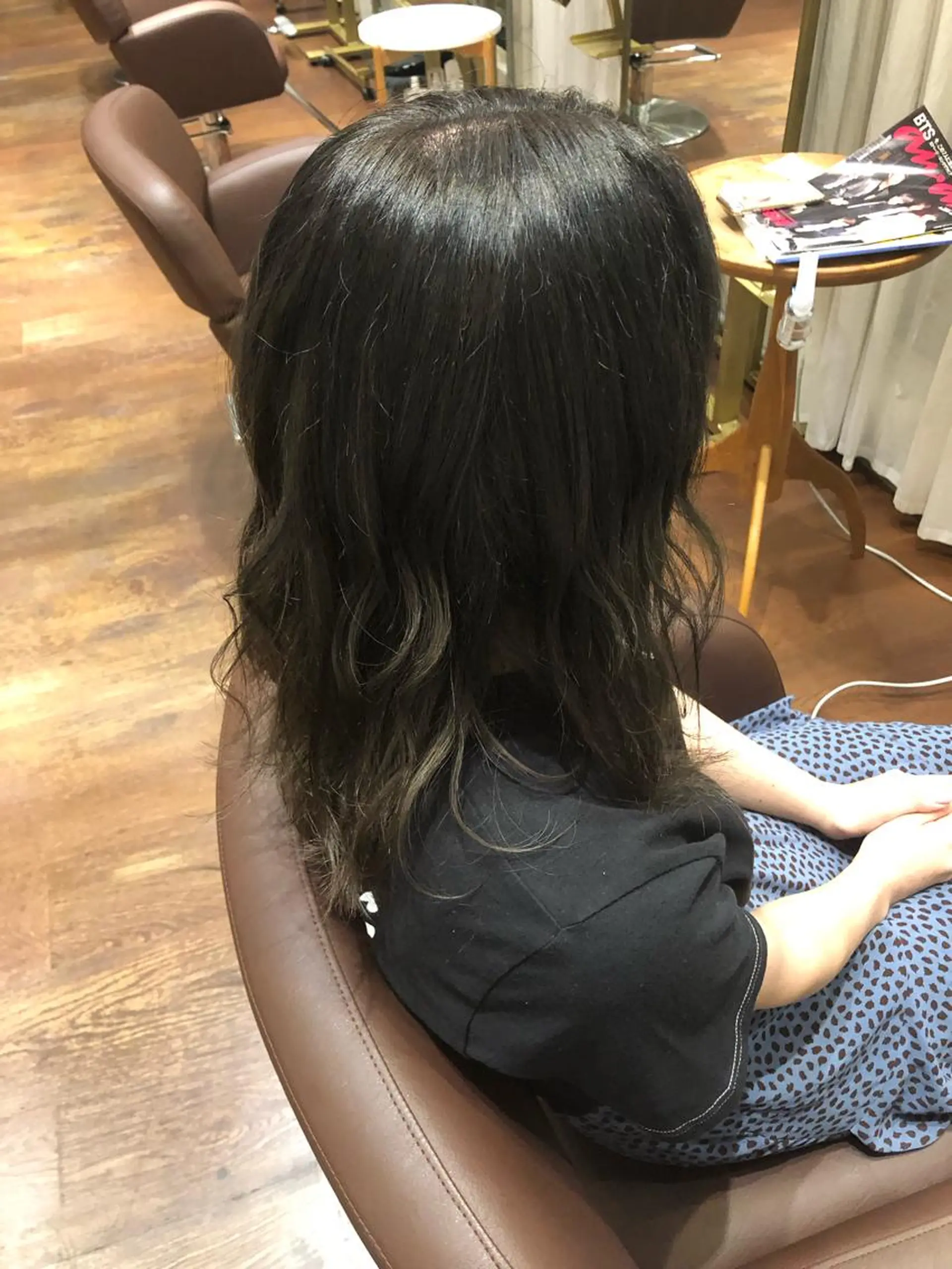 セミロング カラー DEE okazakiのヘアスタイル