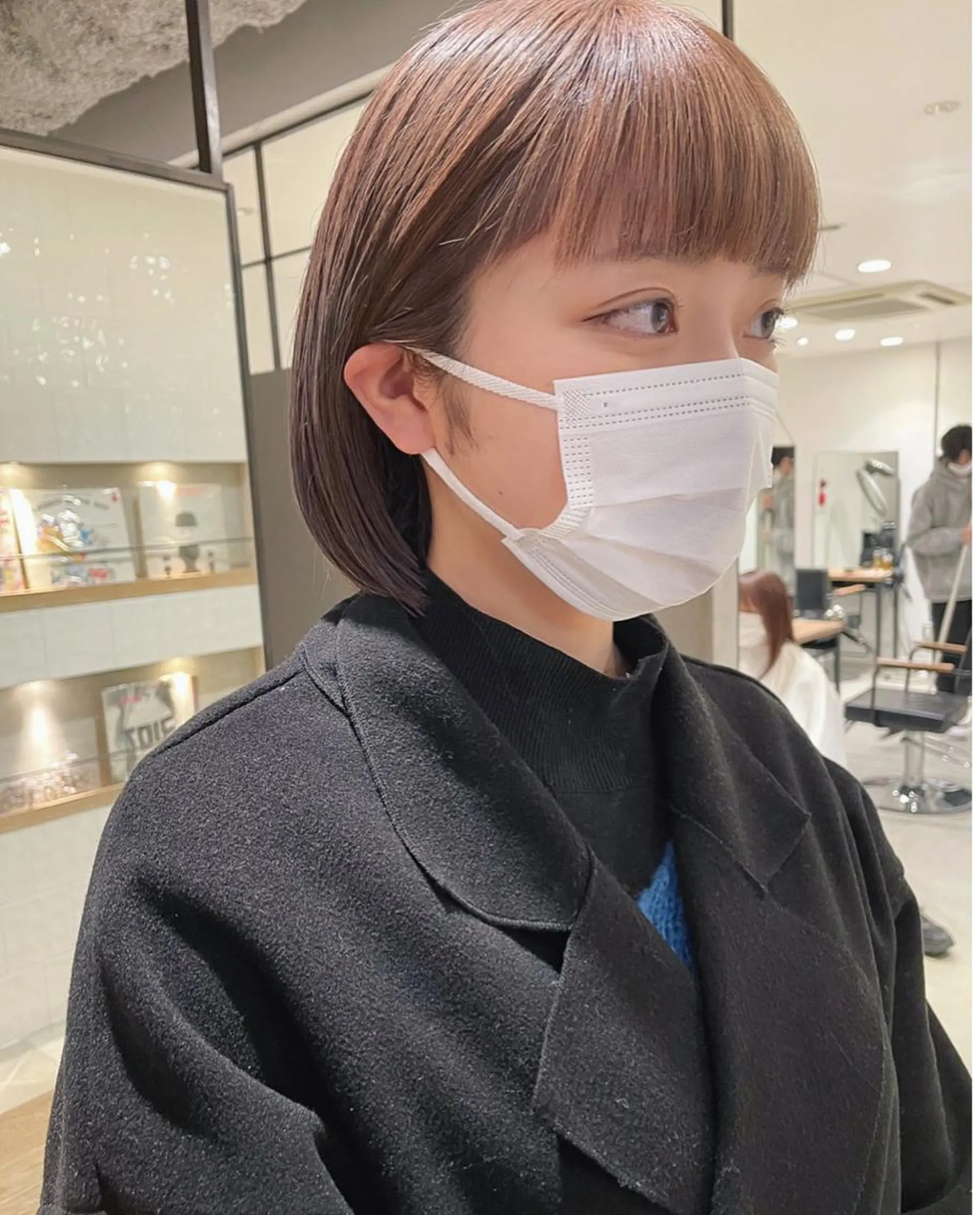 ショート カラー ベージュカラー ブリーチ ボブ カット ヘアカラー トリートメント Loom.所属・村上雅人 ナチュラルモードのヘアスタイル