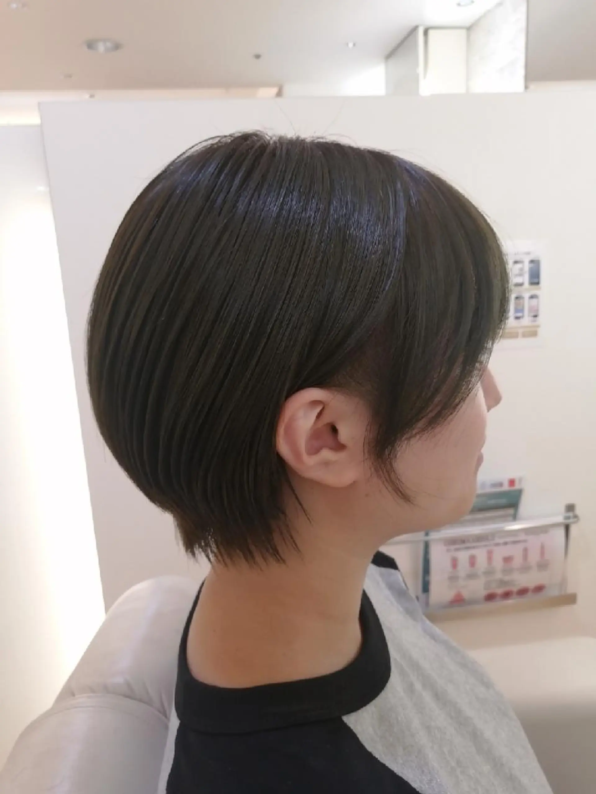 ショート カット ヘアカラー 鈴木 さやかのヘアスタイル