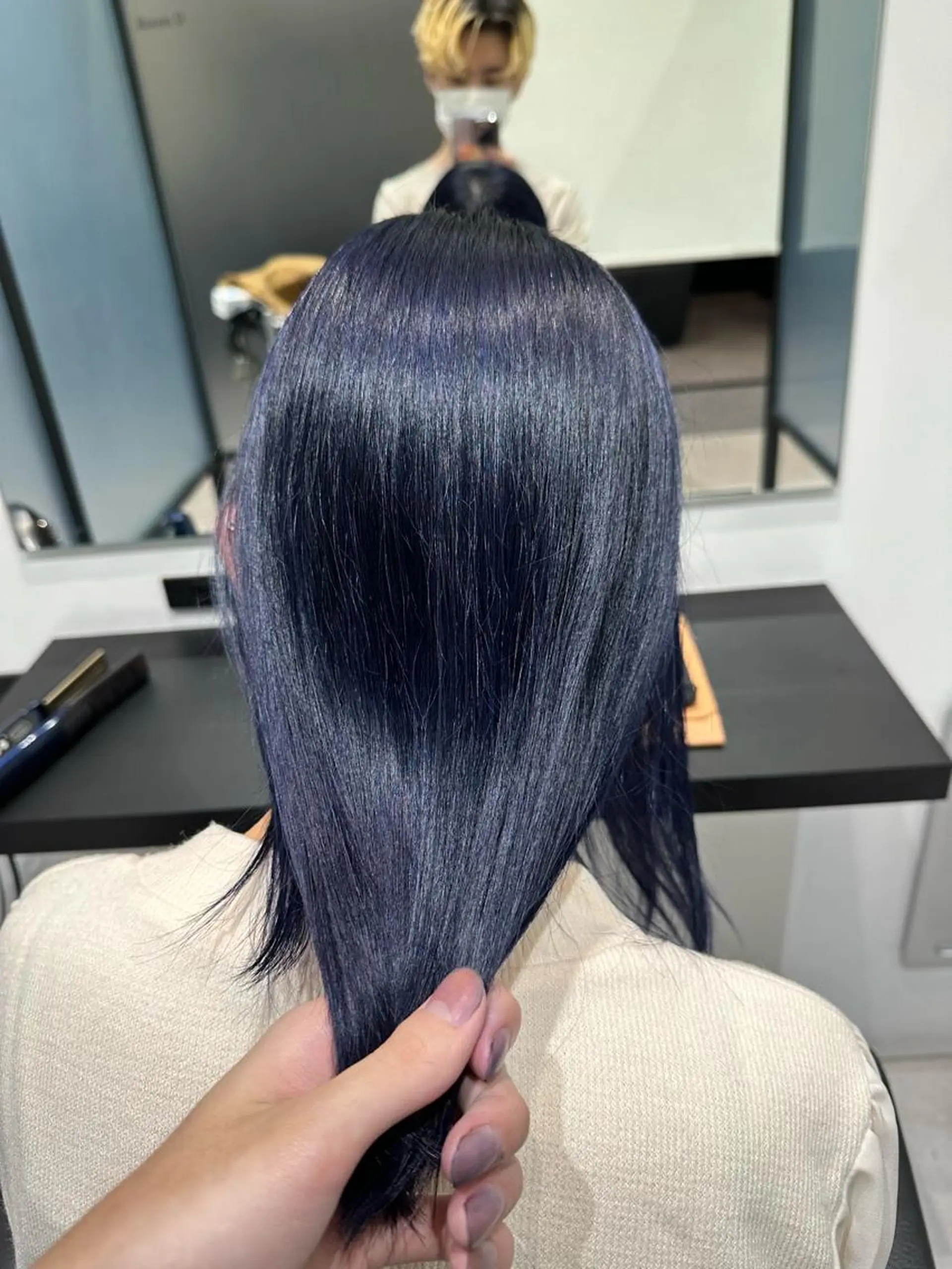 ミディアム カラー ブルーカラー ネイビーカラー 韓国風ヘア ヘアカラー トリートメント 鈴木/ミルクティー/ ブリーチ/ボブ/のヘアスタイル