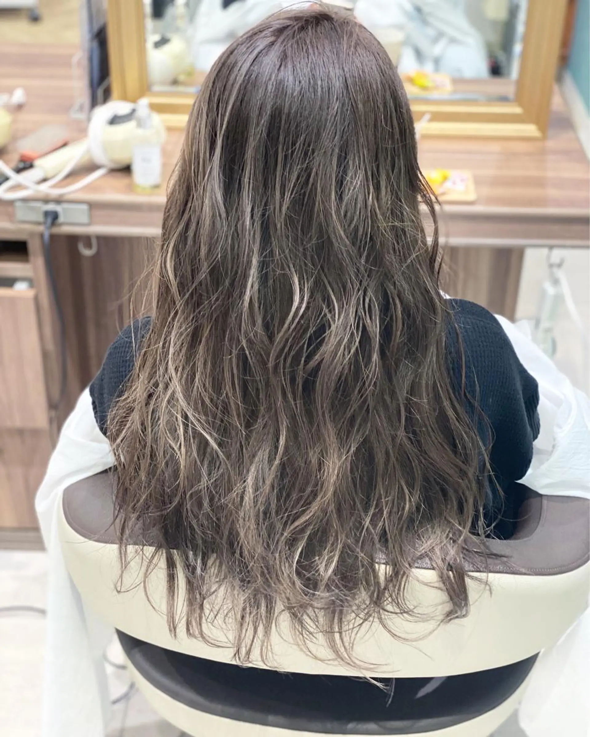 ロング カラー グレージュ ハイライトカラー ハイライト 💎大人ハイライト 💎上杉一也💎のヘアスタイル