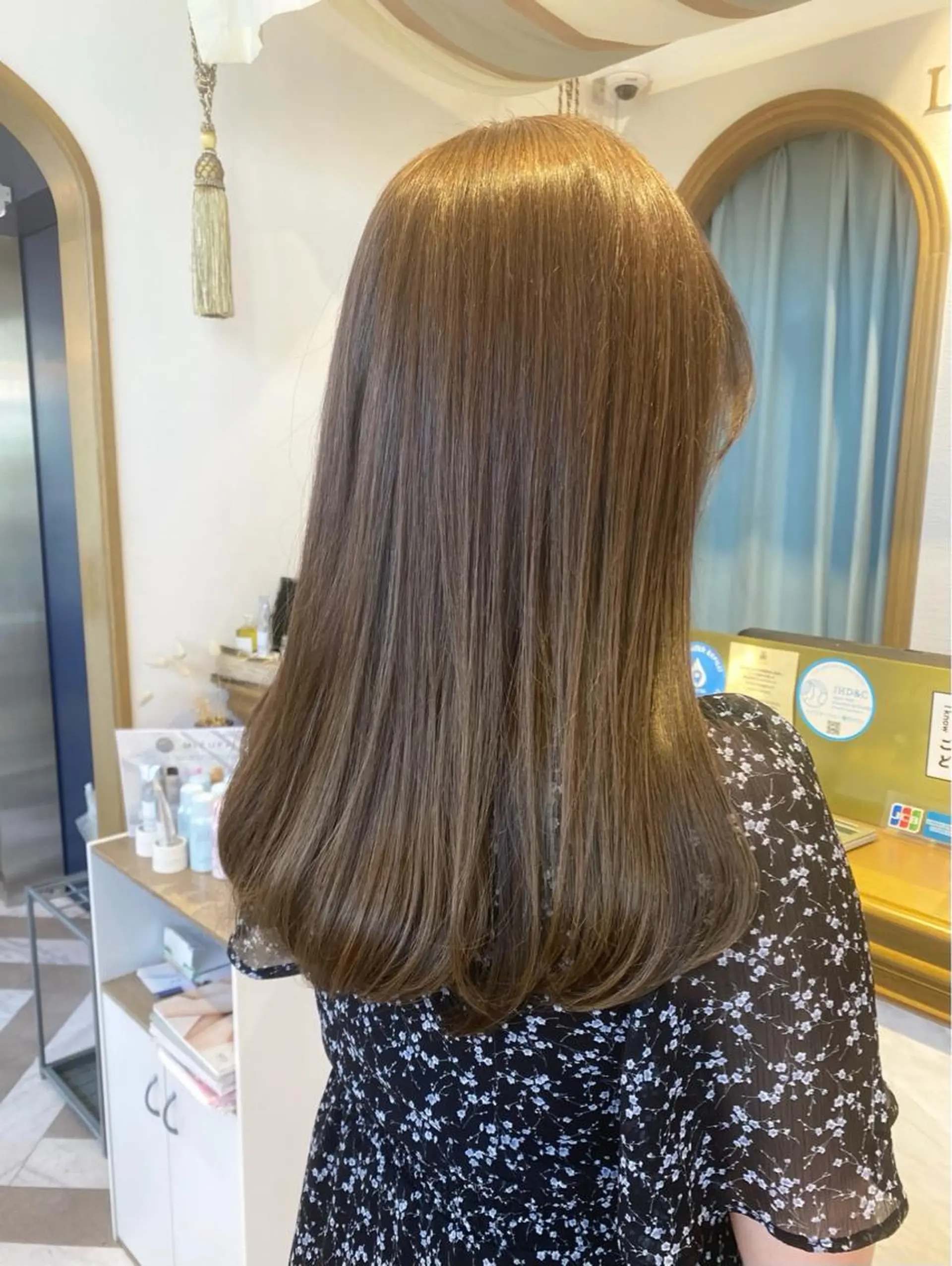 ミディアム カラー カット ヘアカラー トリートメント レイヤーカット /透明感カラー西田のヘアスタイル