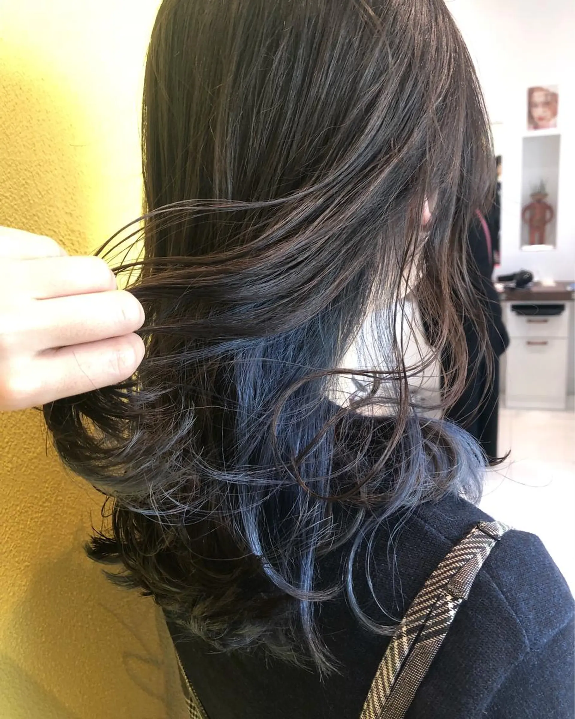 ロング カラー ブリーチ ブルーカラー ヘアカラー sano sayakaのヘアスタイル